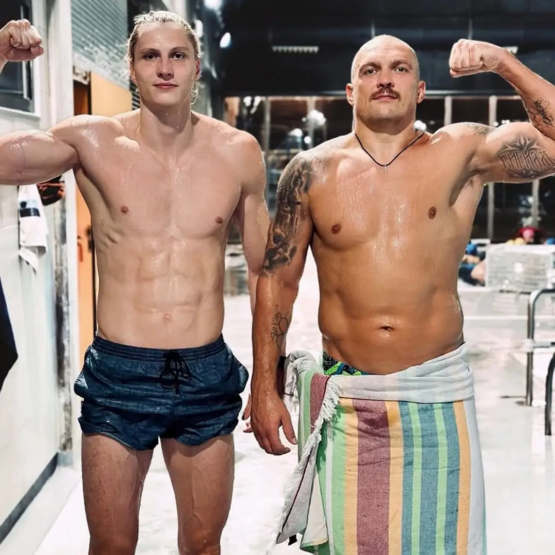 Oleksandr Usyk shows off his physique ahead of his fight against Tyson Fury. Image: Instagram/Oleksandr Usyk