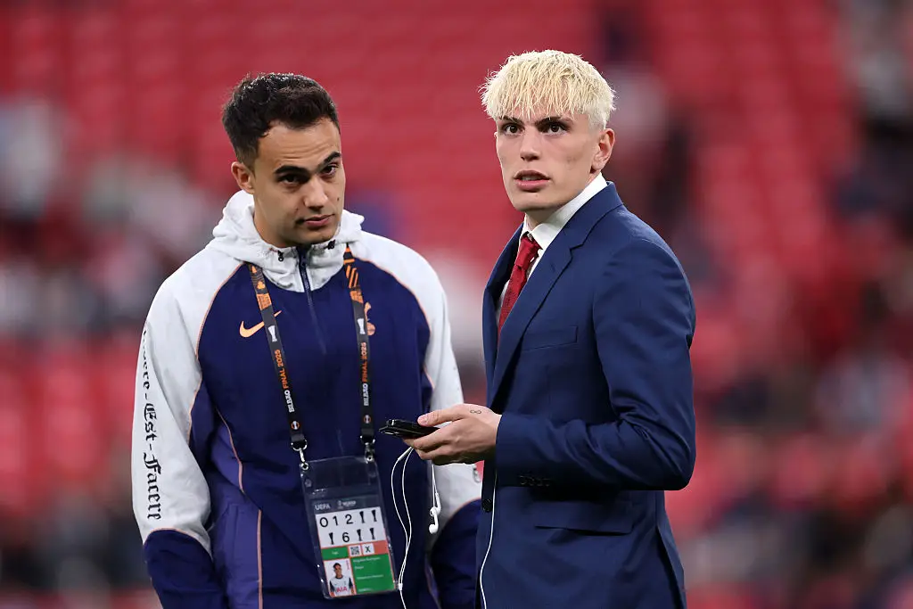 Alejandro Garnacho was spotted talking to Spurs defender Sergio Reguilon ahead of kick-off. (Image: Getty)