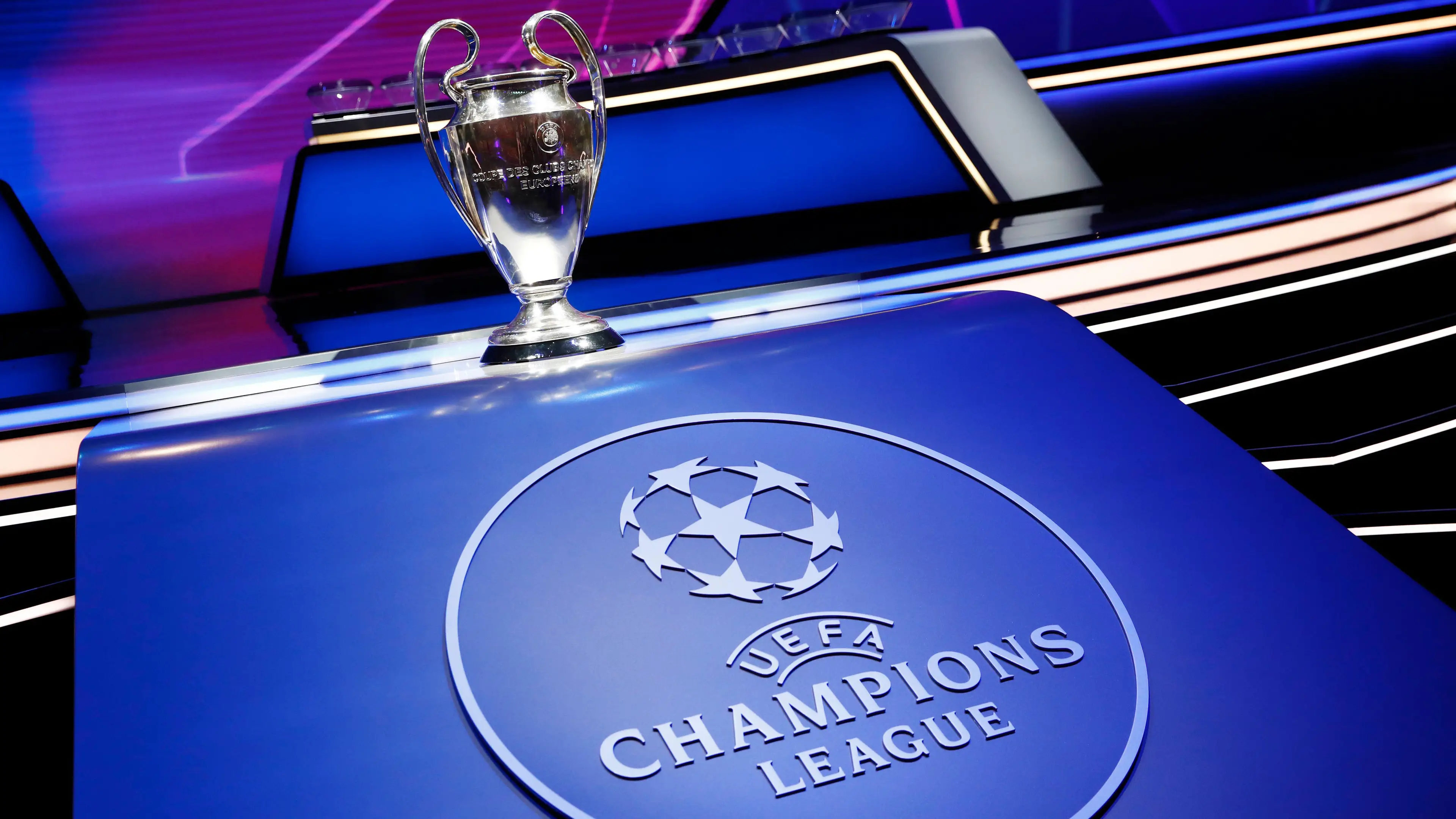 General view of the Champions League trophy before the draw. (Alamy)