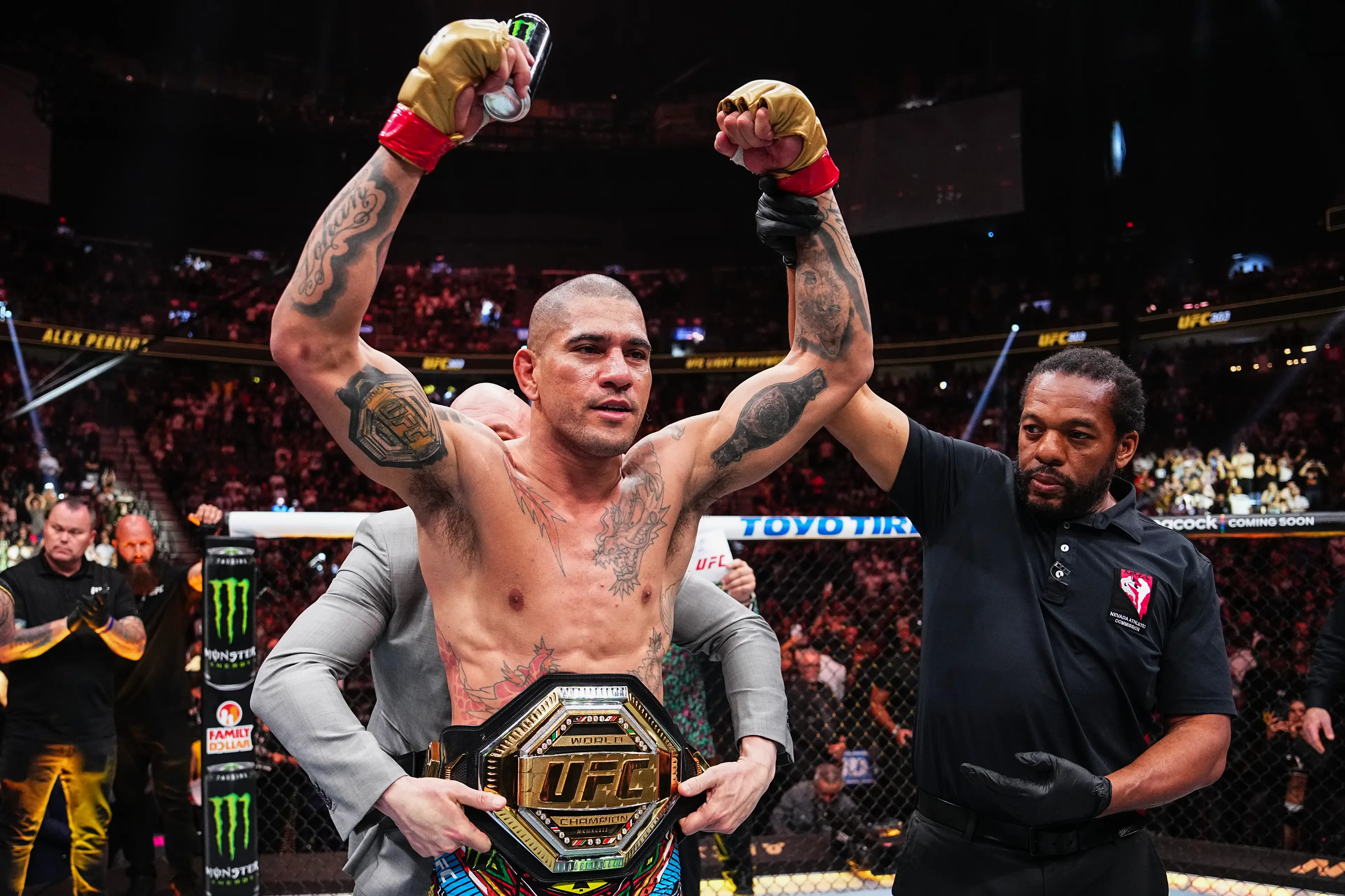 Dana White wraps the UFC belt around Alex Pereira's waist following his win over Jiri Prochazka at UFC 303. Image: Getty  