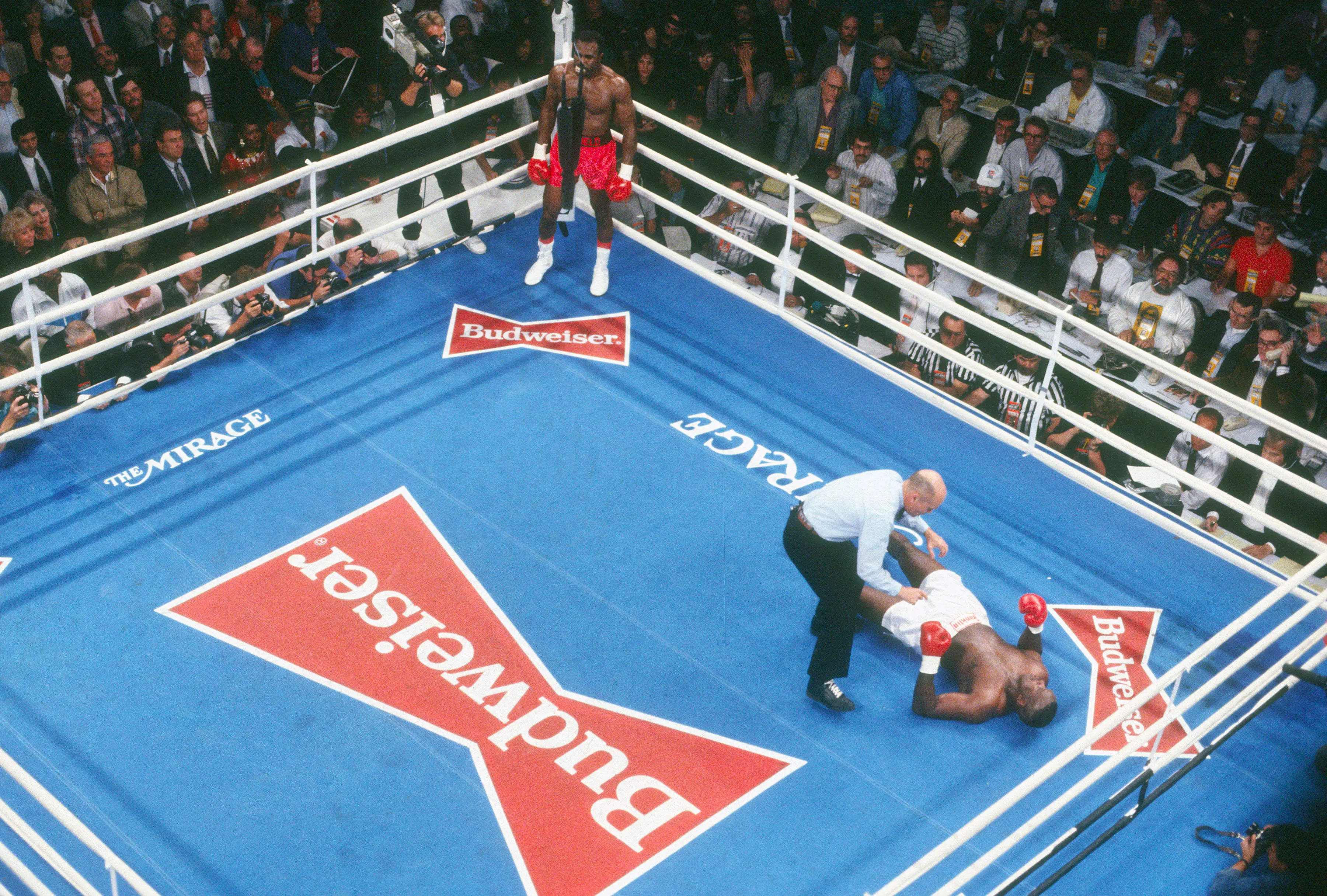 Evander Holyfield needed just three rounds to beat Douglas in Las Vegas. (Image: Getty)