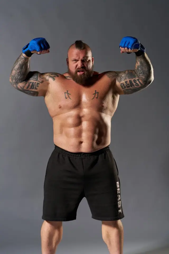 Eddie Hall is incredible shape for his first official MMA fight. Image: KSW