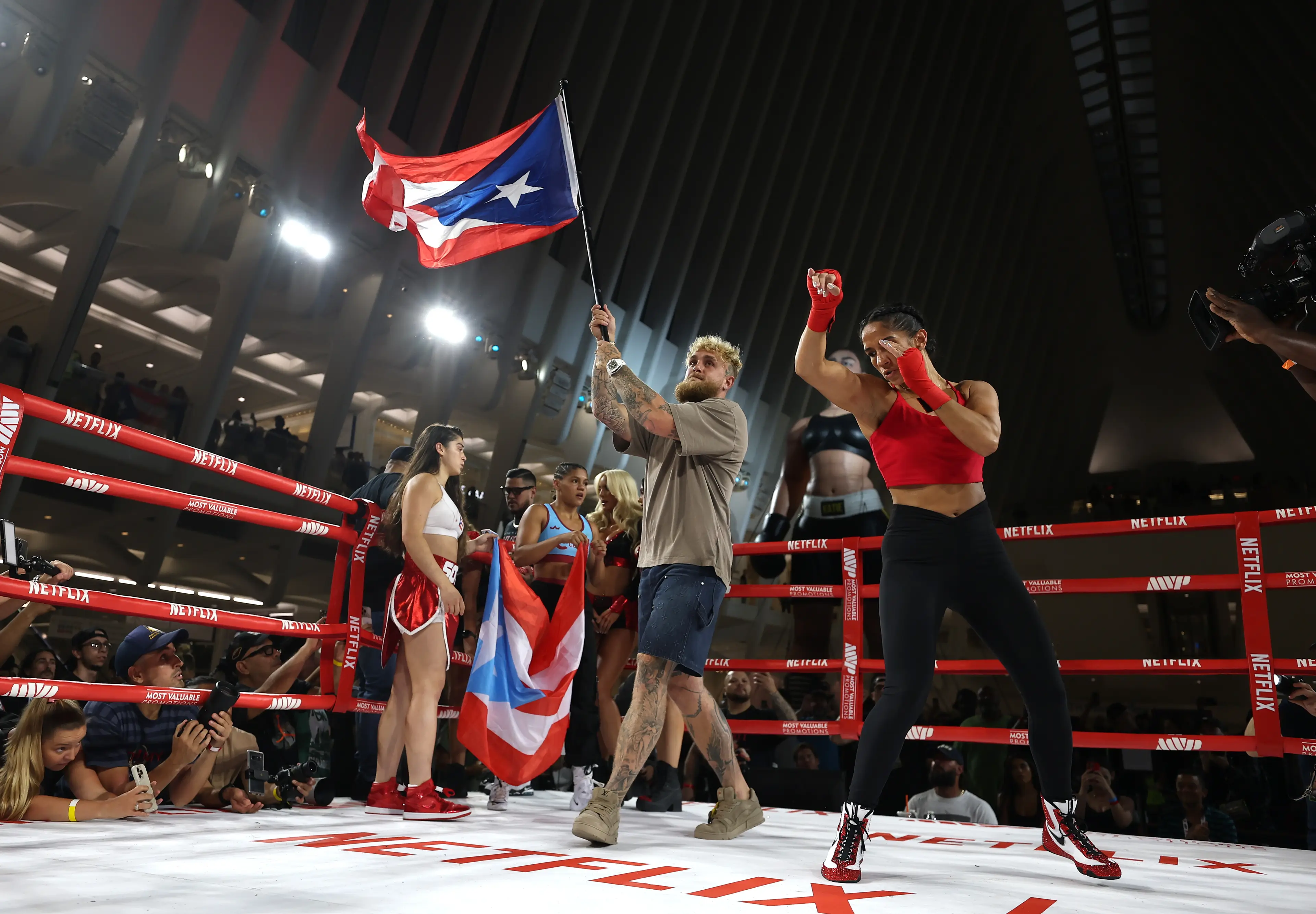 Jake Paul waves a Puerto Rico flag during an open Amanda Serrano workout. Image: Getty 