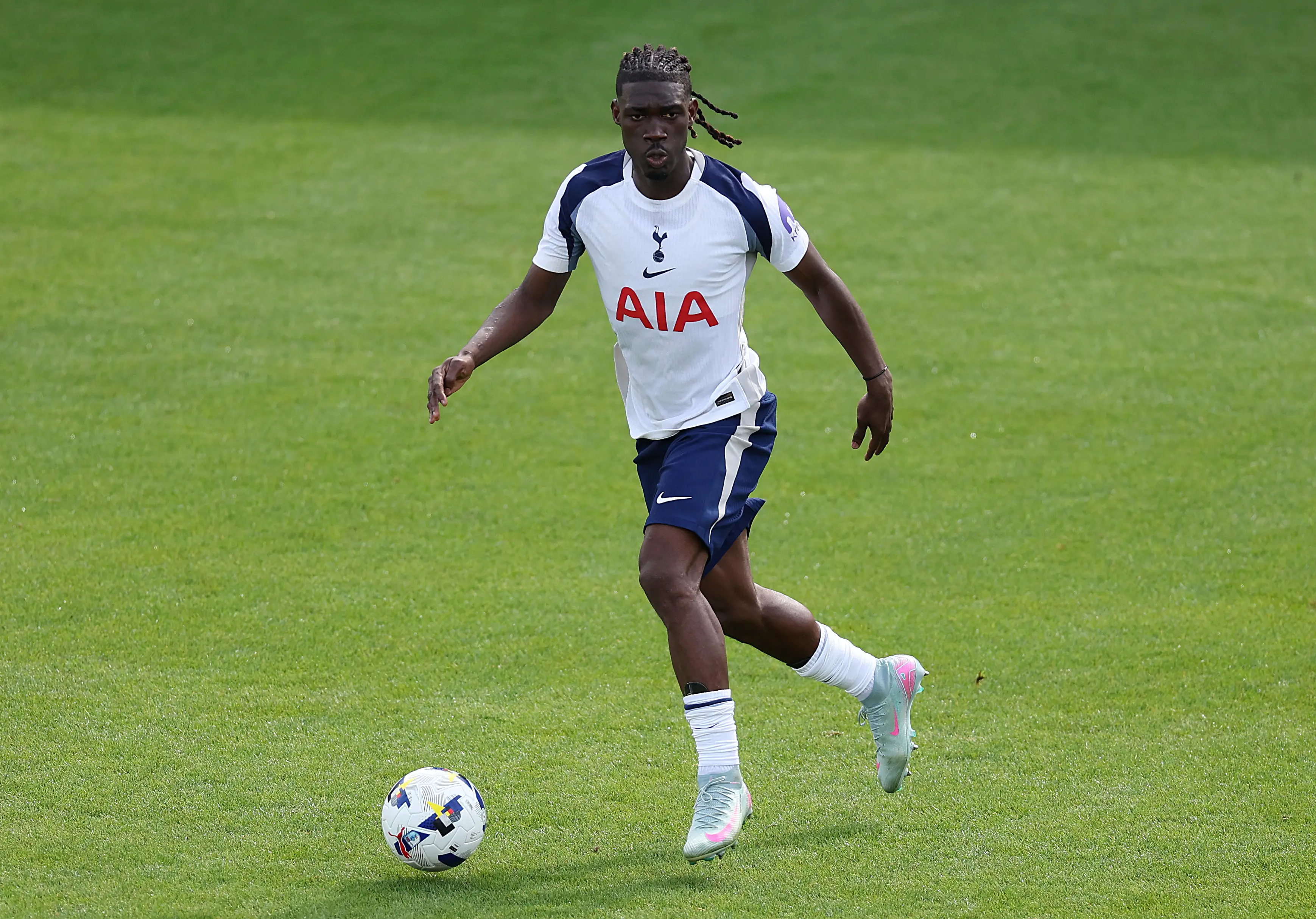 Yves Bissouma in action for Spurs in pre-season (credit: getty)