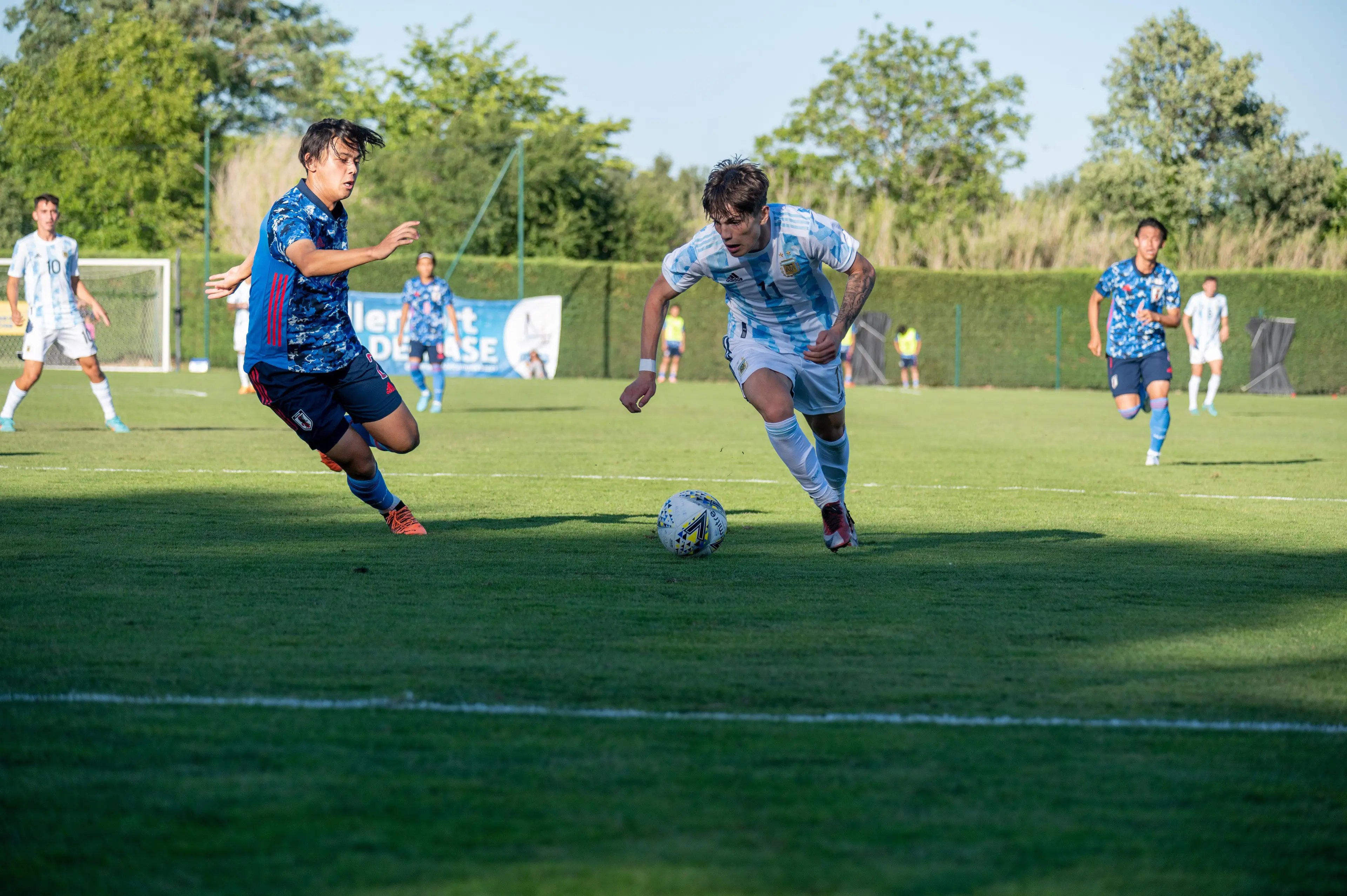 Garnacho with the Argentina youth teams. Image: Alamy