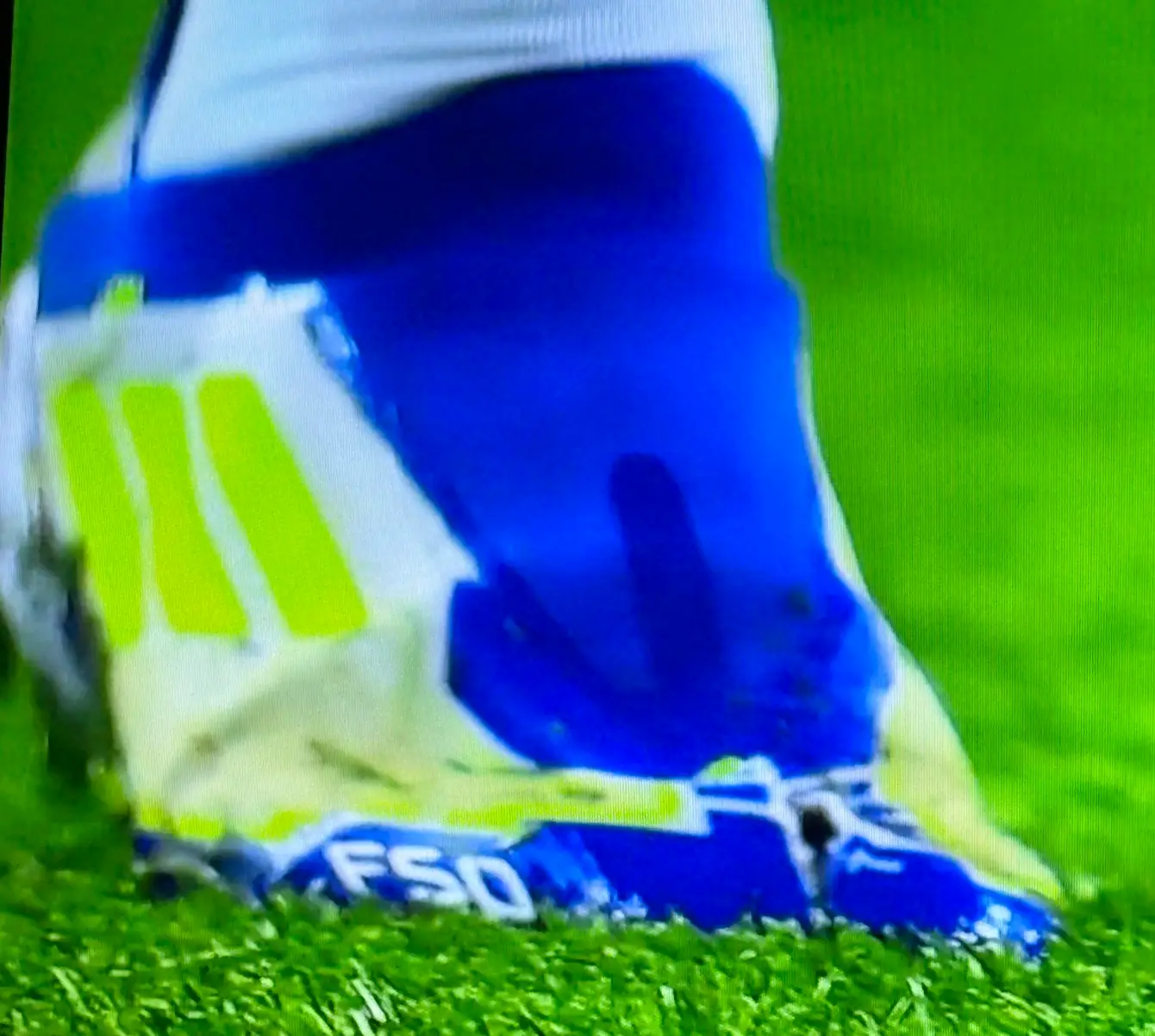 Lamine Yamal's ripped boot (Credit:TNTSports)