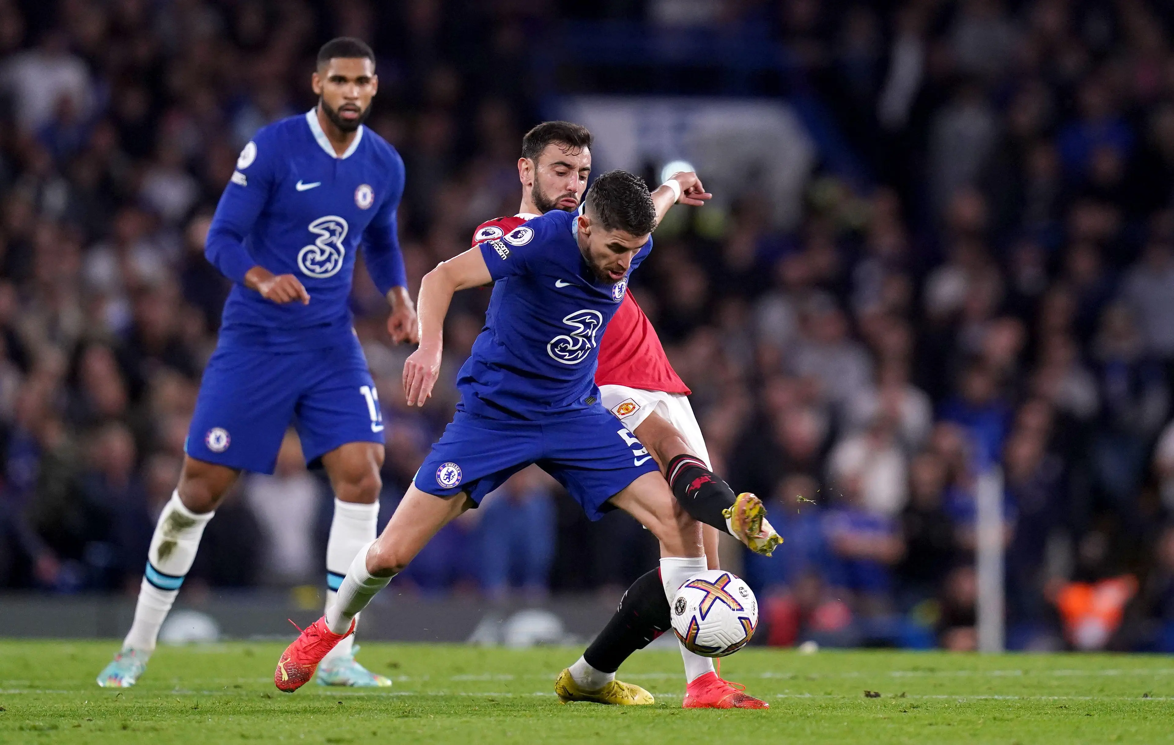 Chelsea's Jorginho (front) and Manchester United's Bruno Fernandes battle for the ball during the Premier League match at Stamford Bridge. (Alamy)