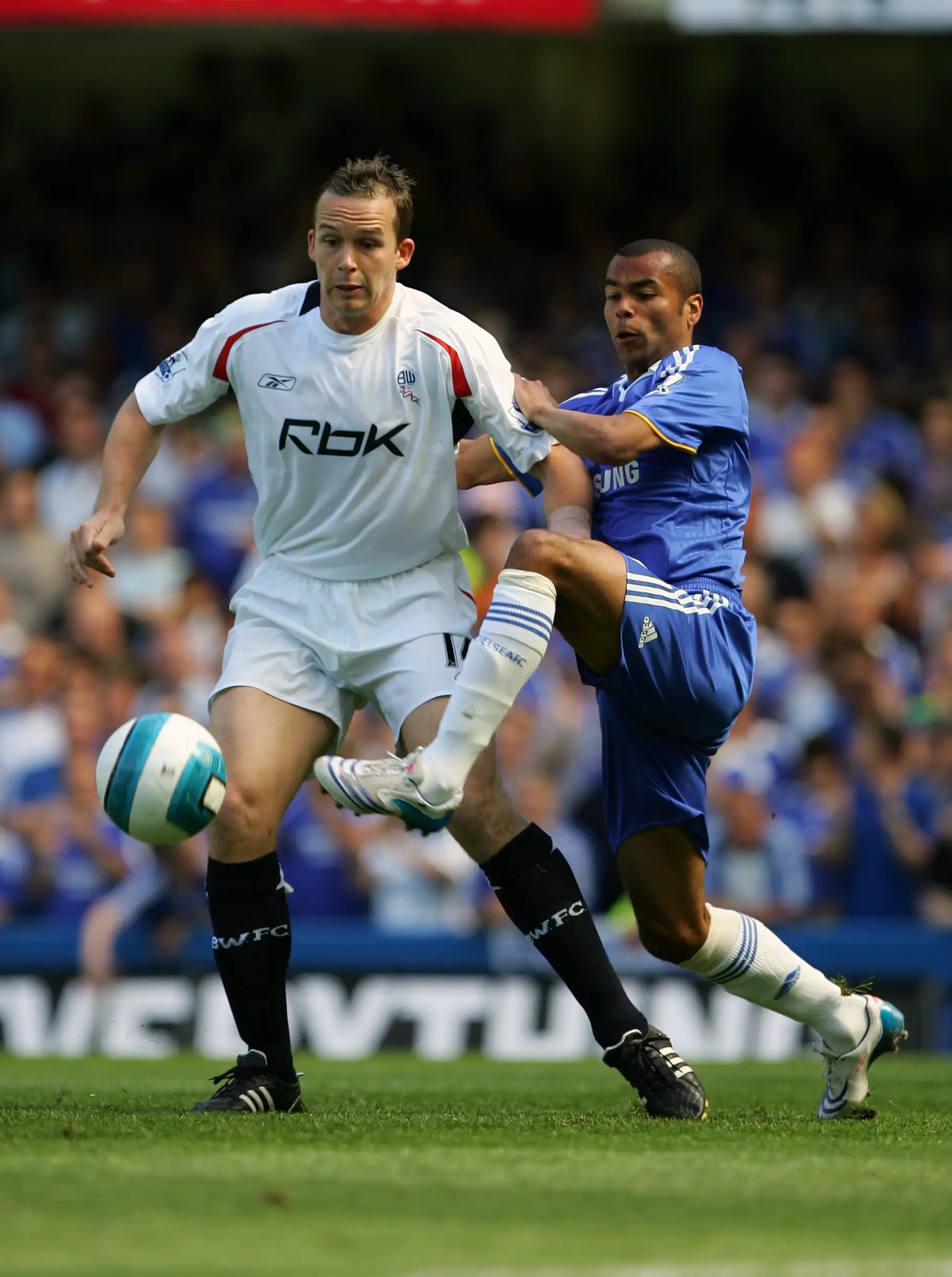 Kevin Davies and Ashley Cole in action. Image: Getty