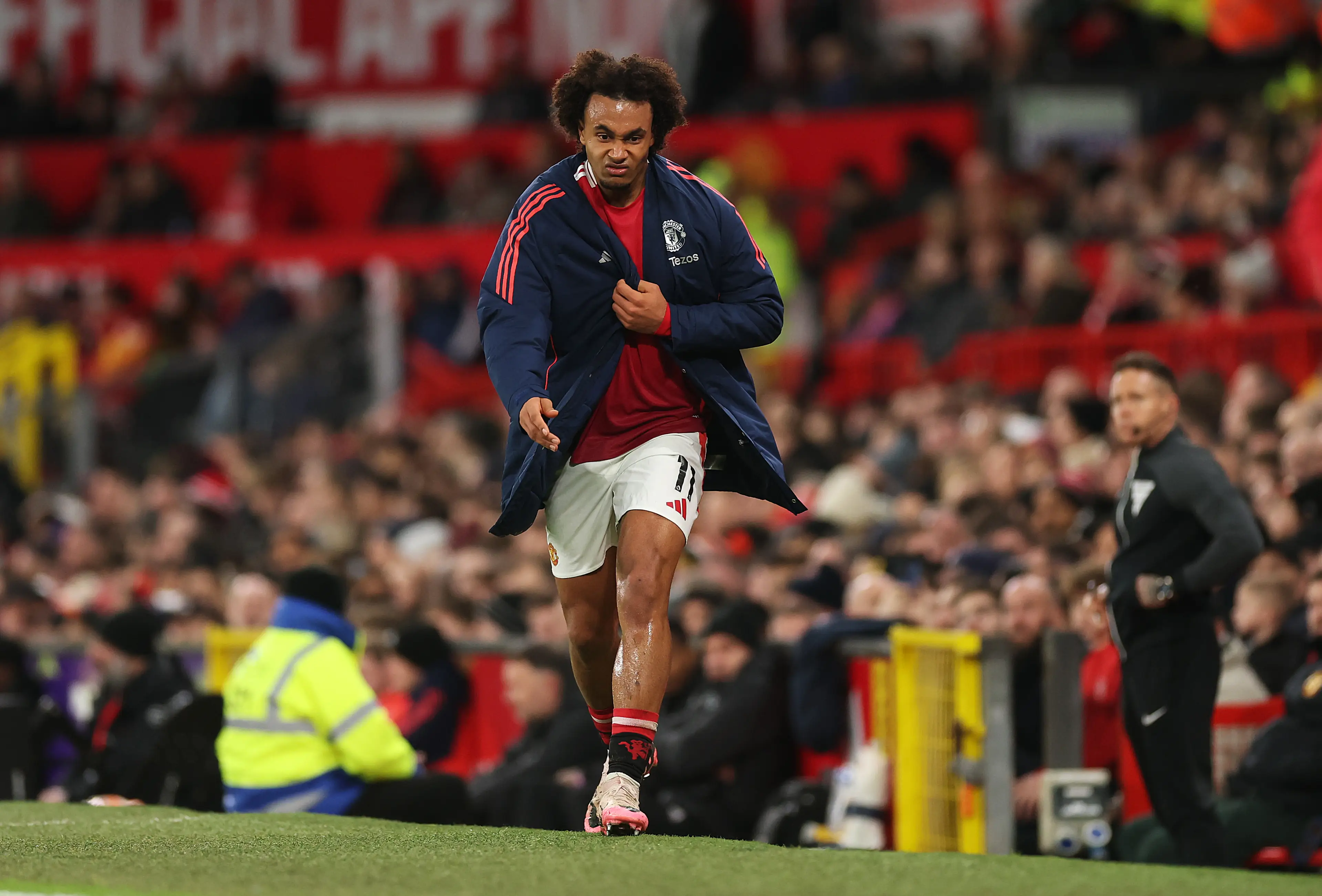 Joshua Zirkzee storming down the tunnel after being substituted in the first half vs Newcastle United- Getty