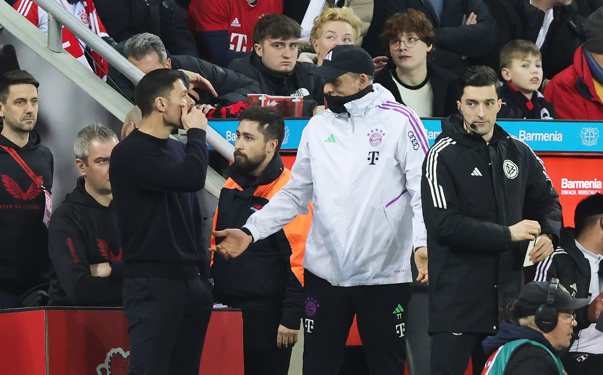 Xabi Alonso and Thomas Tuchel speak before Bayer Leverkusen vs. Bayern Munich. Image: Getty