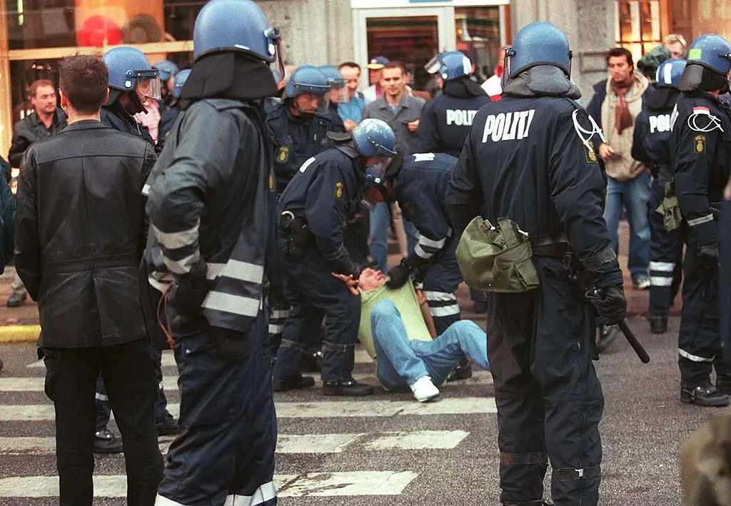 Police struggled to control fans ahead of the 2000 UEFA Cup final (Credit:Getty)