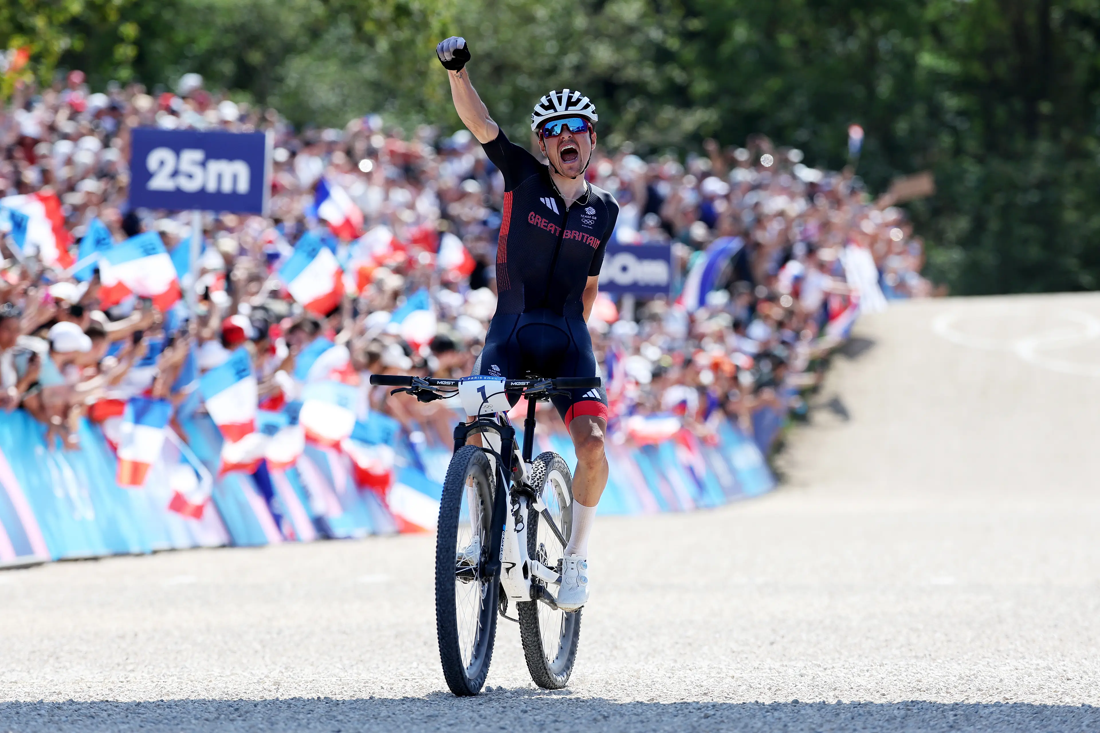 Tom Pidcock crosses the finish line to win the gold medal. Image: Getty 