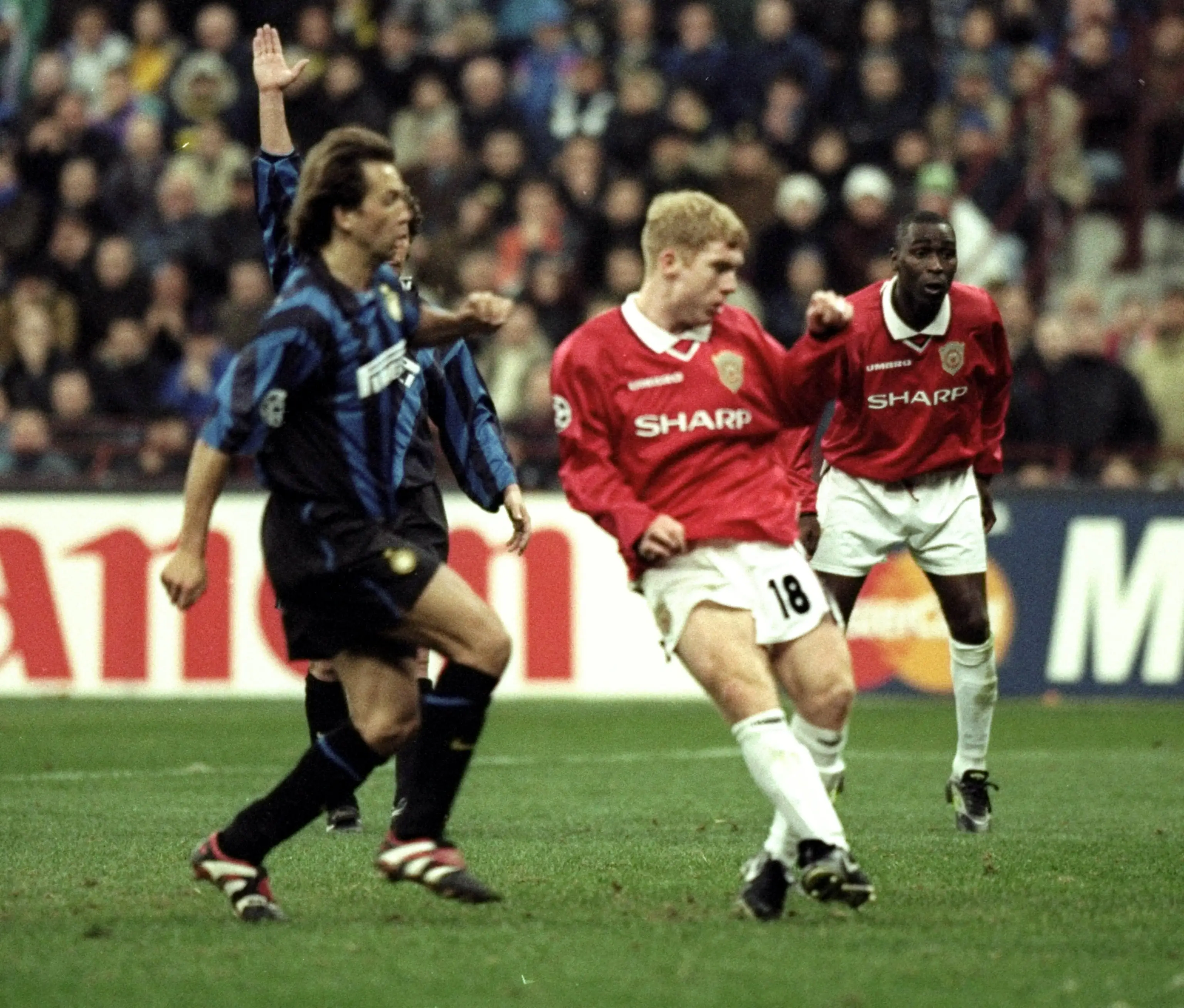 Paul Scholes in action for Manchester United against Inter Milan. Image: Getty