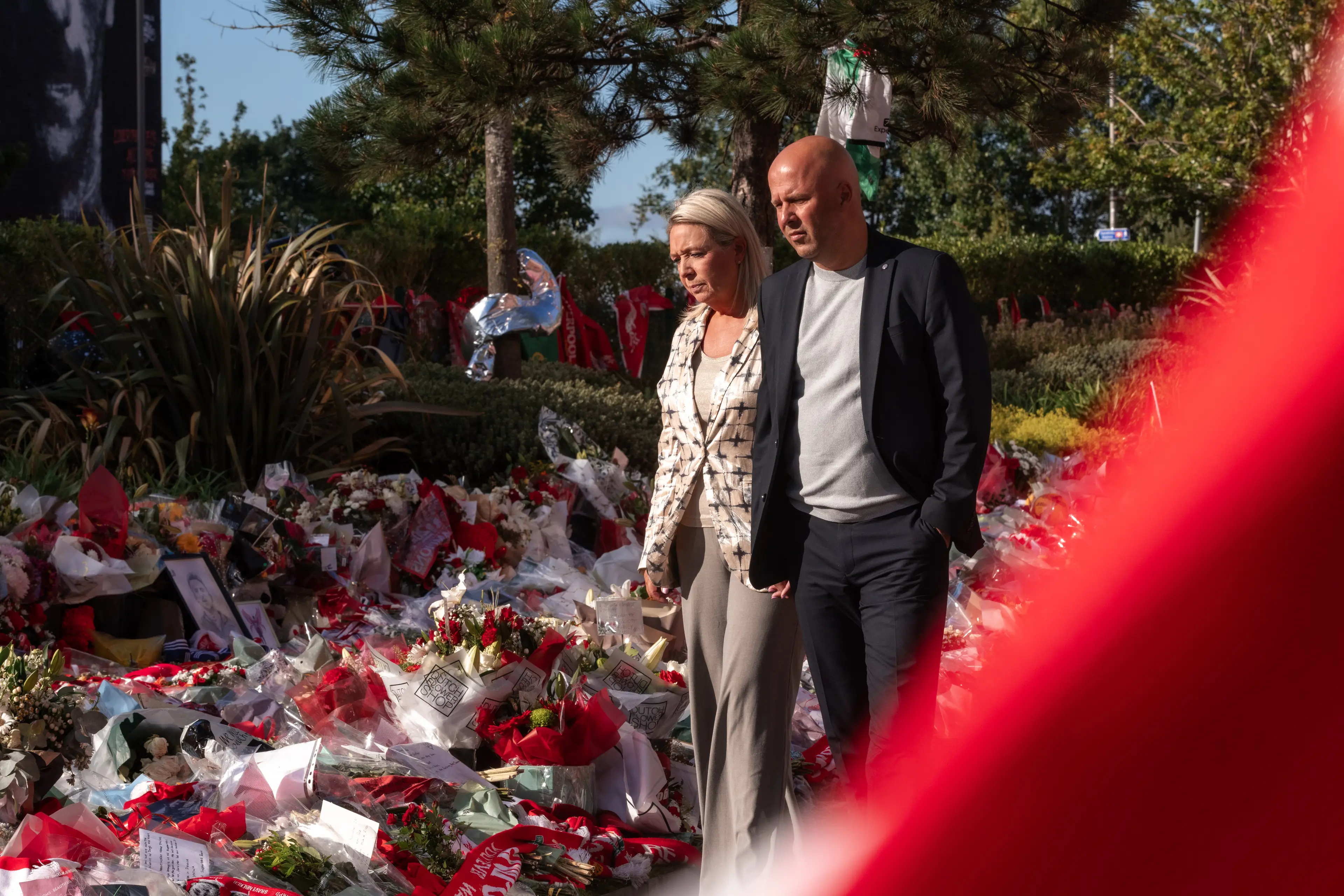Arne Slot and his wife pay their respects to Diogo Jota at Anfield. Image: Getty 