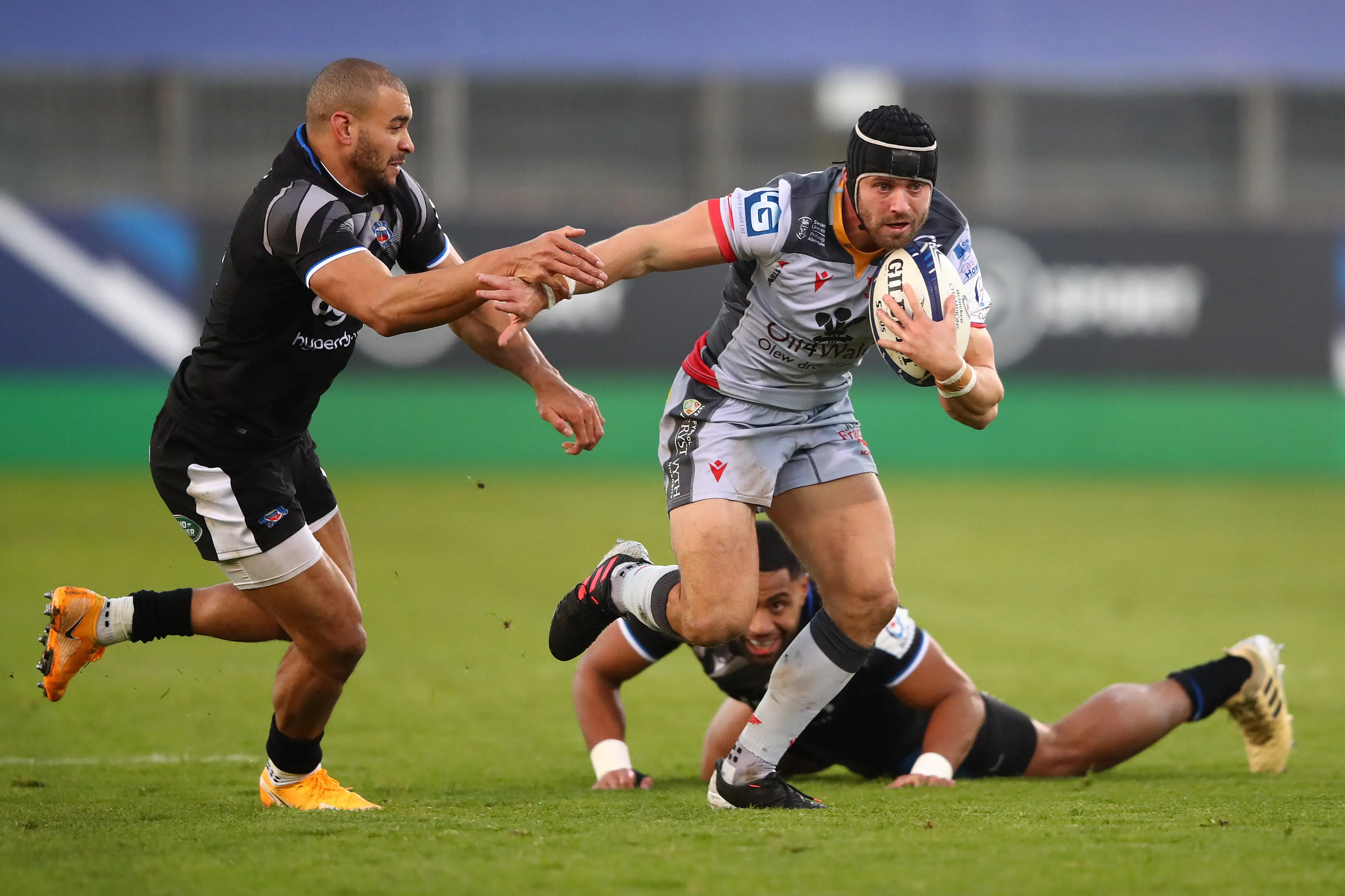 Leigh Halfpenny of Scarlets holds off the challenge of Jonathan Joseph of Bath during the Heineken Champions Cup Pool 1 match between Bath Rugby and Scarlets at The Recreation Ground on December 12, 2020 (Getty Images)