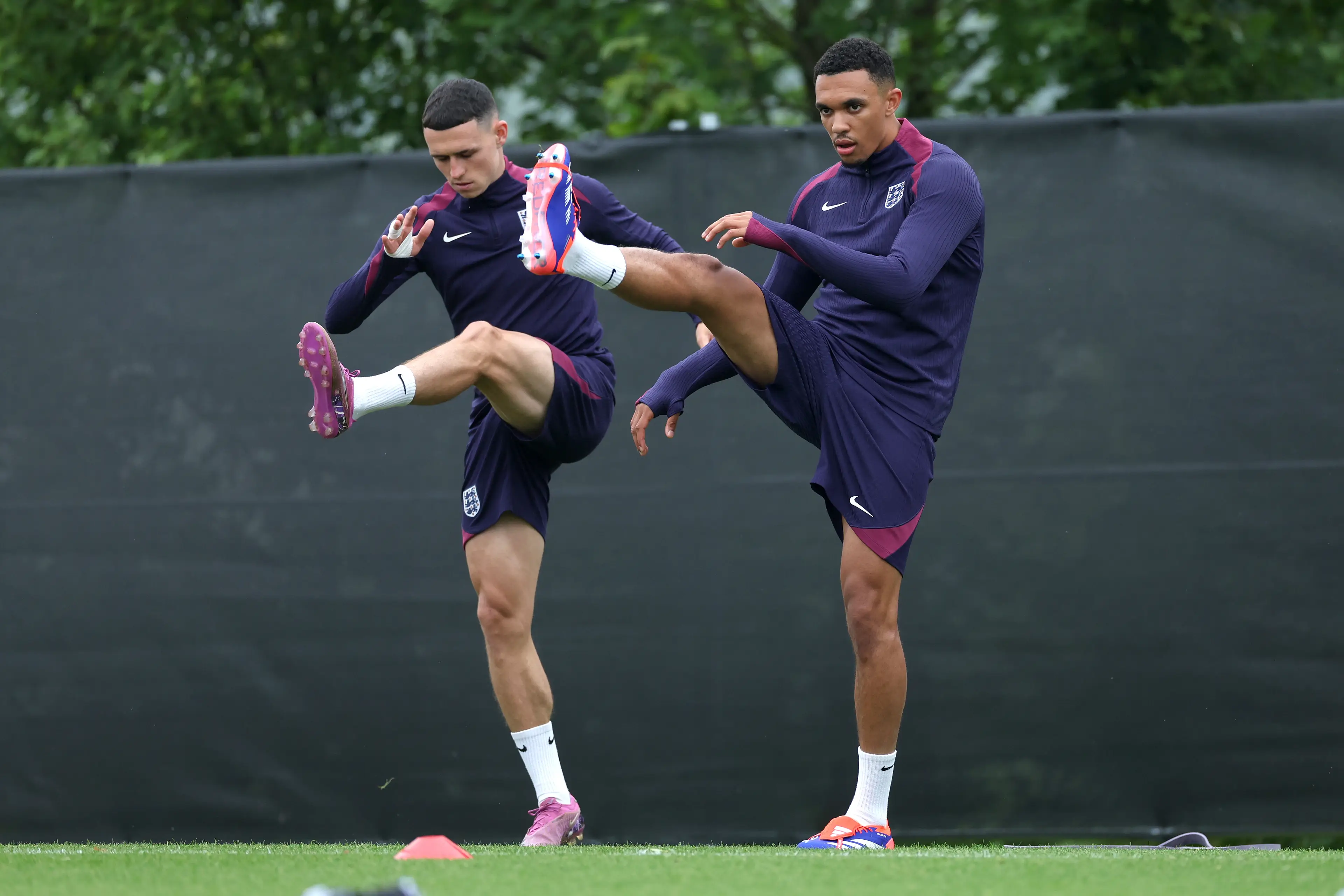 Phil Foden and Trent Alexander-Arnold in England training. Image: Getty