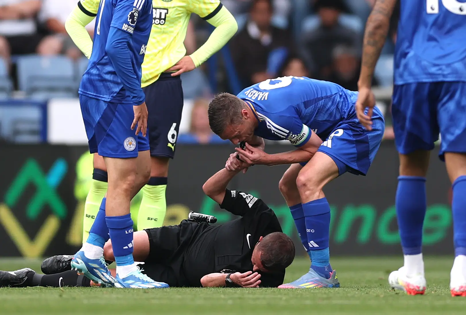 Jamie Vardy blows the referee's whistle. Image: Getty 