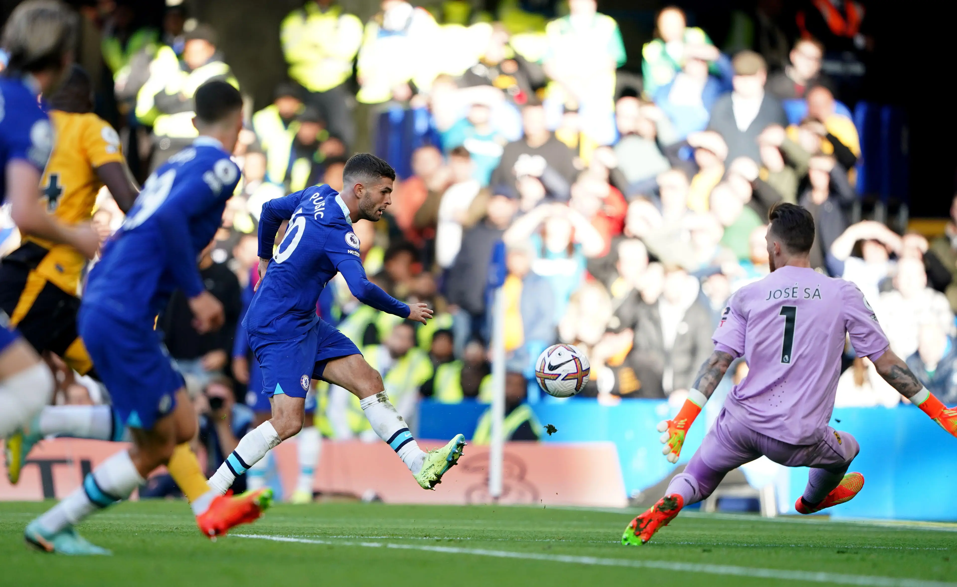 Christian Pulisic makes it 2-0 to Chelsea against Wolves (PA Images / Alamy Stock Photo)