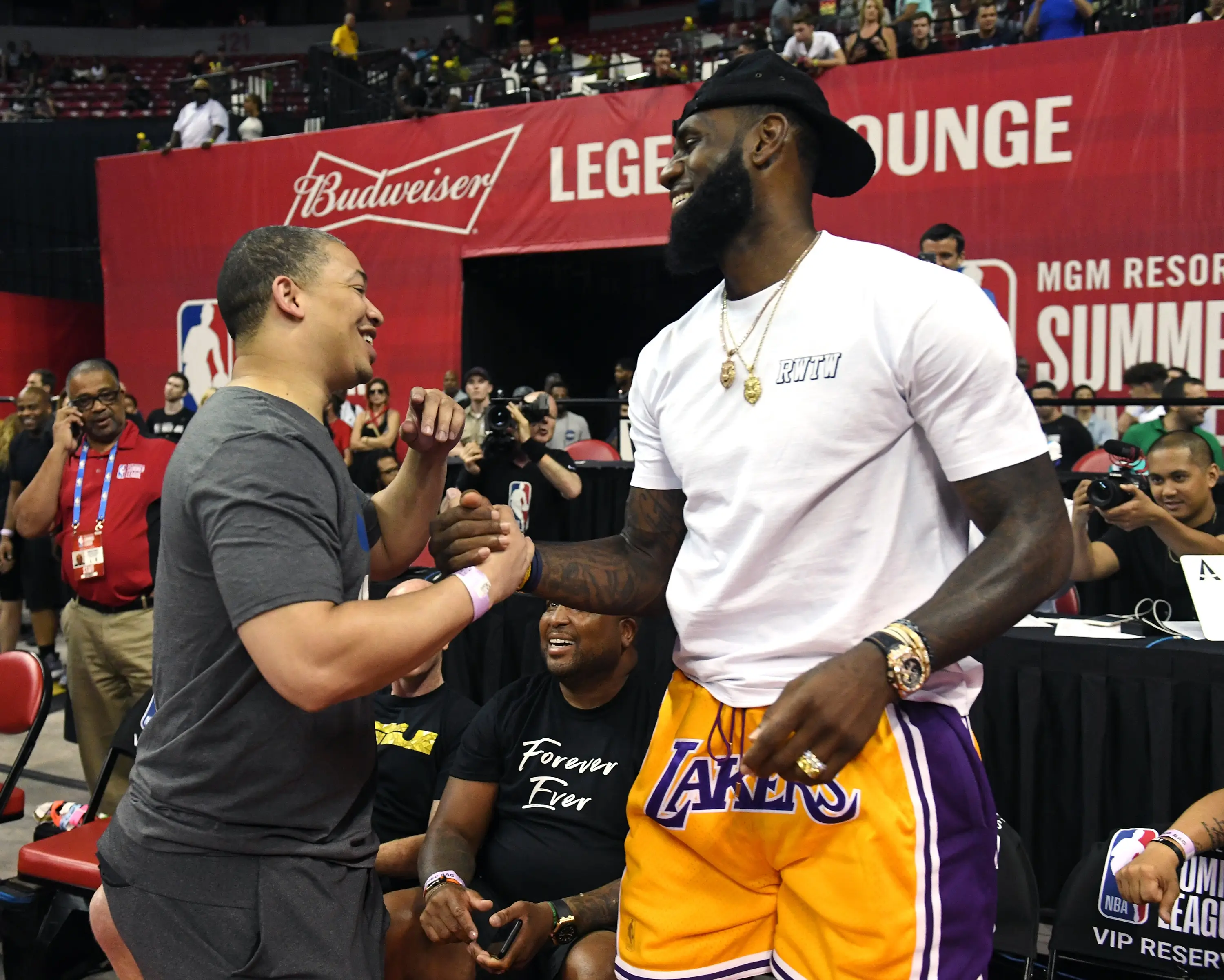 Tyronn Lue and LeBron James. Image: Ethan Miller / Staff via Getty