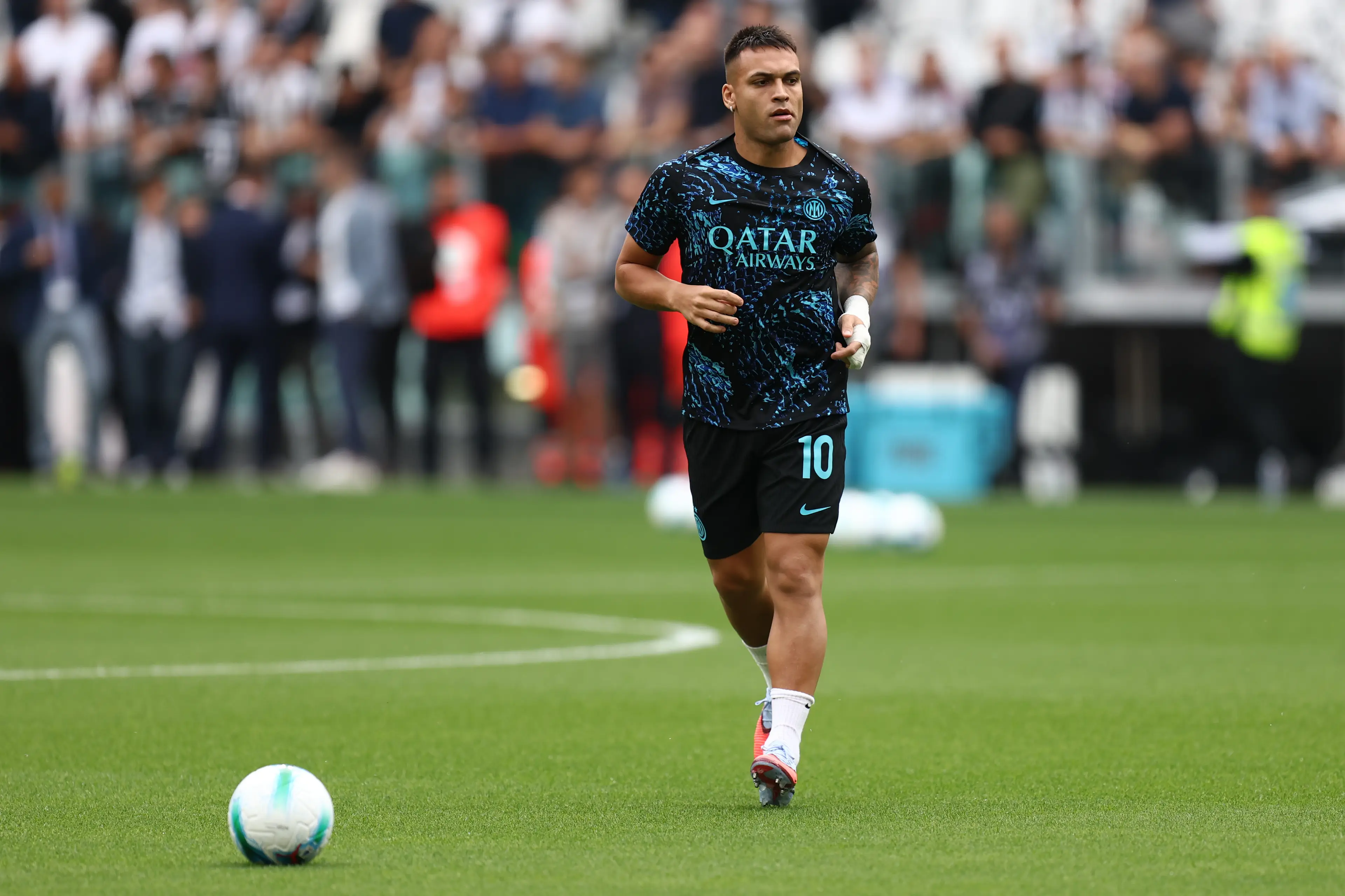 Lionel Messi previously backed Lautaro Martinez to win the Ballon d'Or. Image: Getty