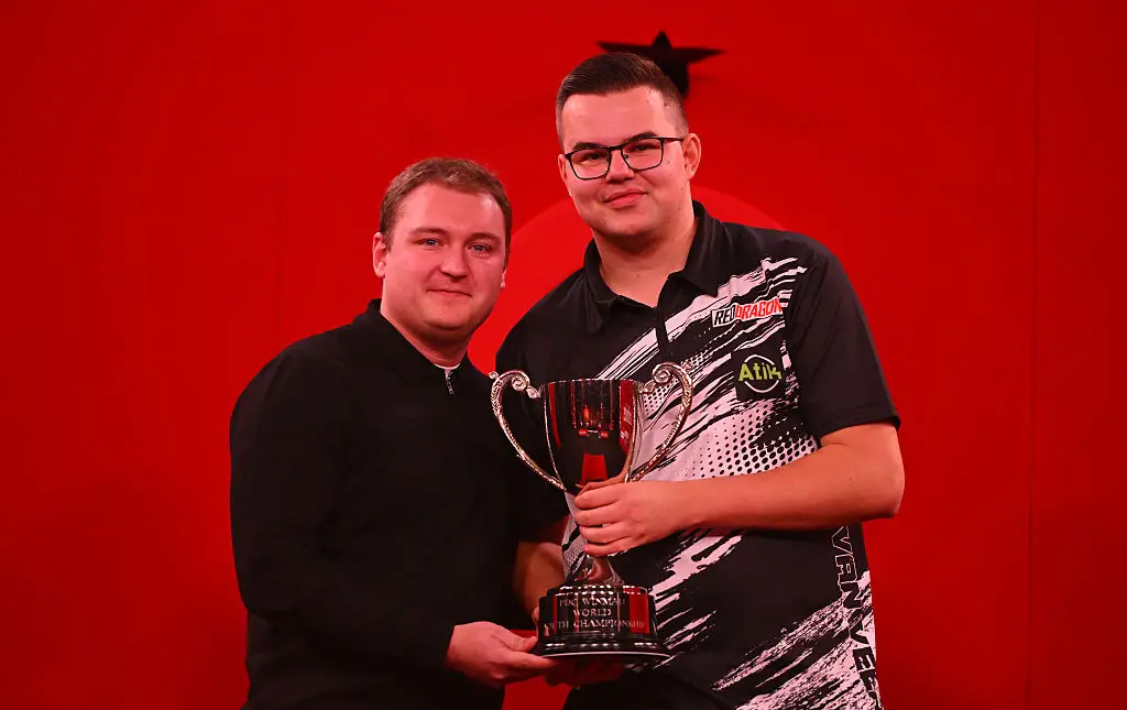 Gian van Veen won the 2025 World Youth Championship on Sunday, defeating Beau Greaves (Image: Getty)