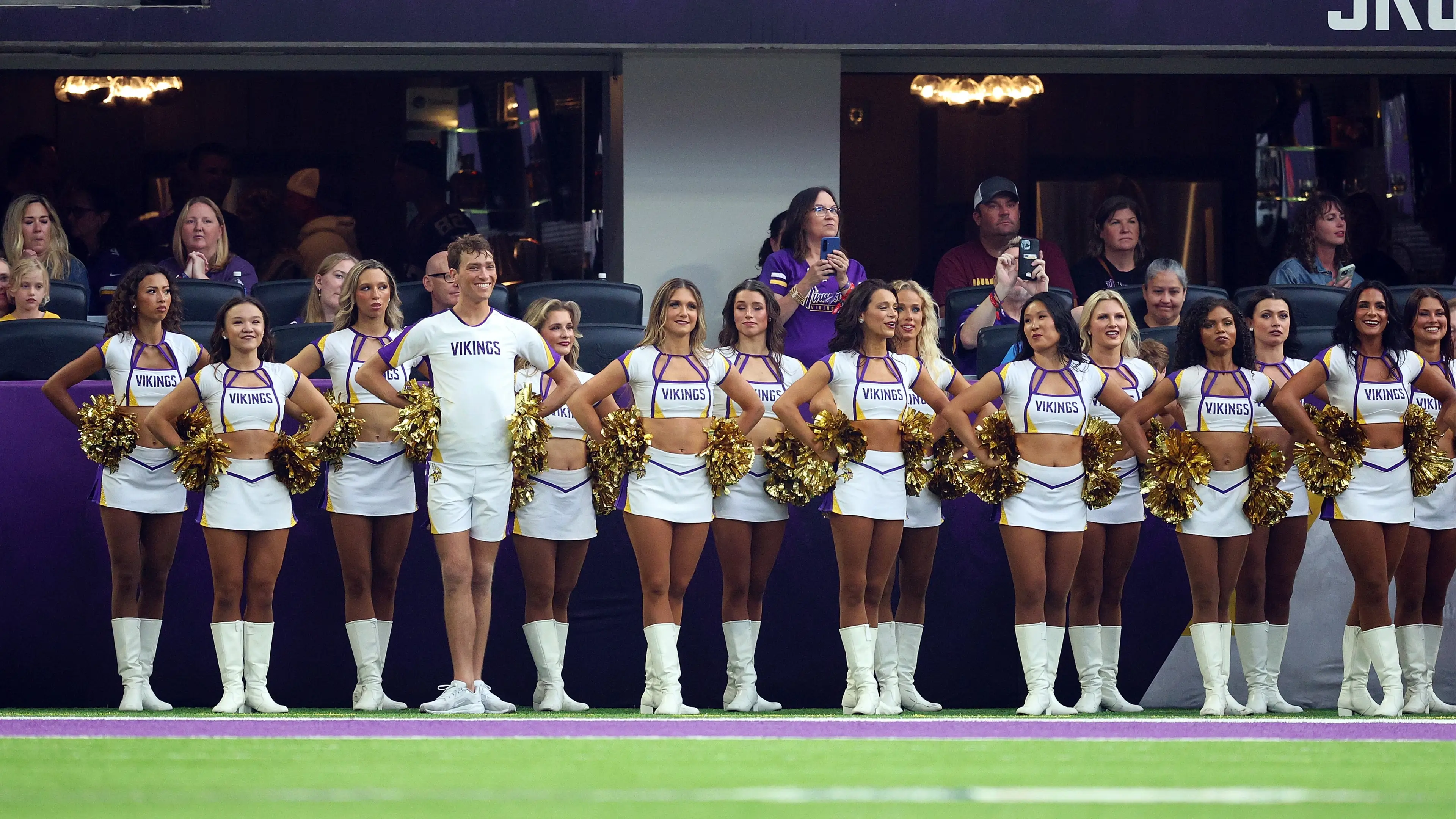 Minnesota Vikings' Male Cheerleaders Had Brutal Response to Trolls as NFL Debut Nears