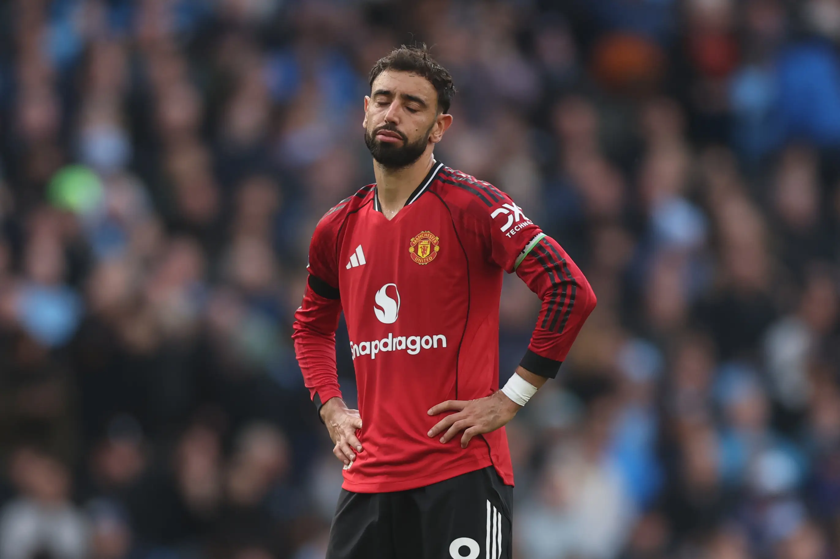 Bruno Fernandes cuts a frustrated figure against Manchester City. Image: Getty 