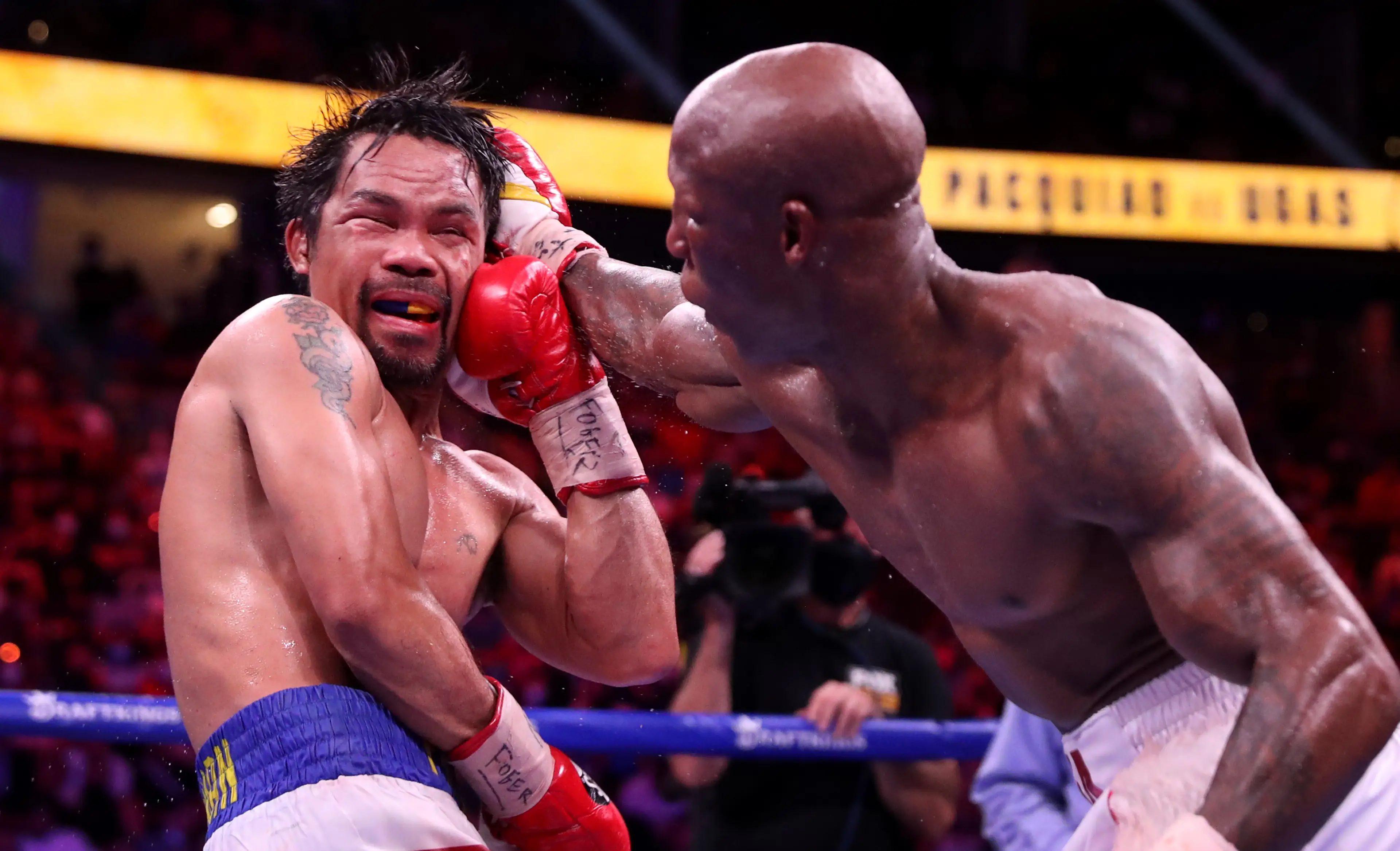 Manny Pacquiao in action against Yordenis Ugas in 2021 / Photo by Steve Marcus/Getty Images