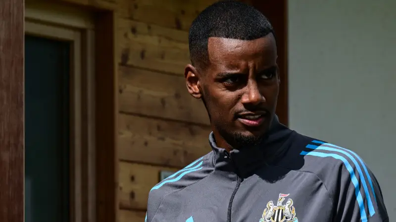 Alexander Isak tipped to make shock U-turn and STAY at Newcastle in major blow for Liverpool