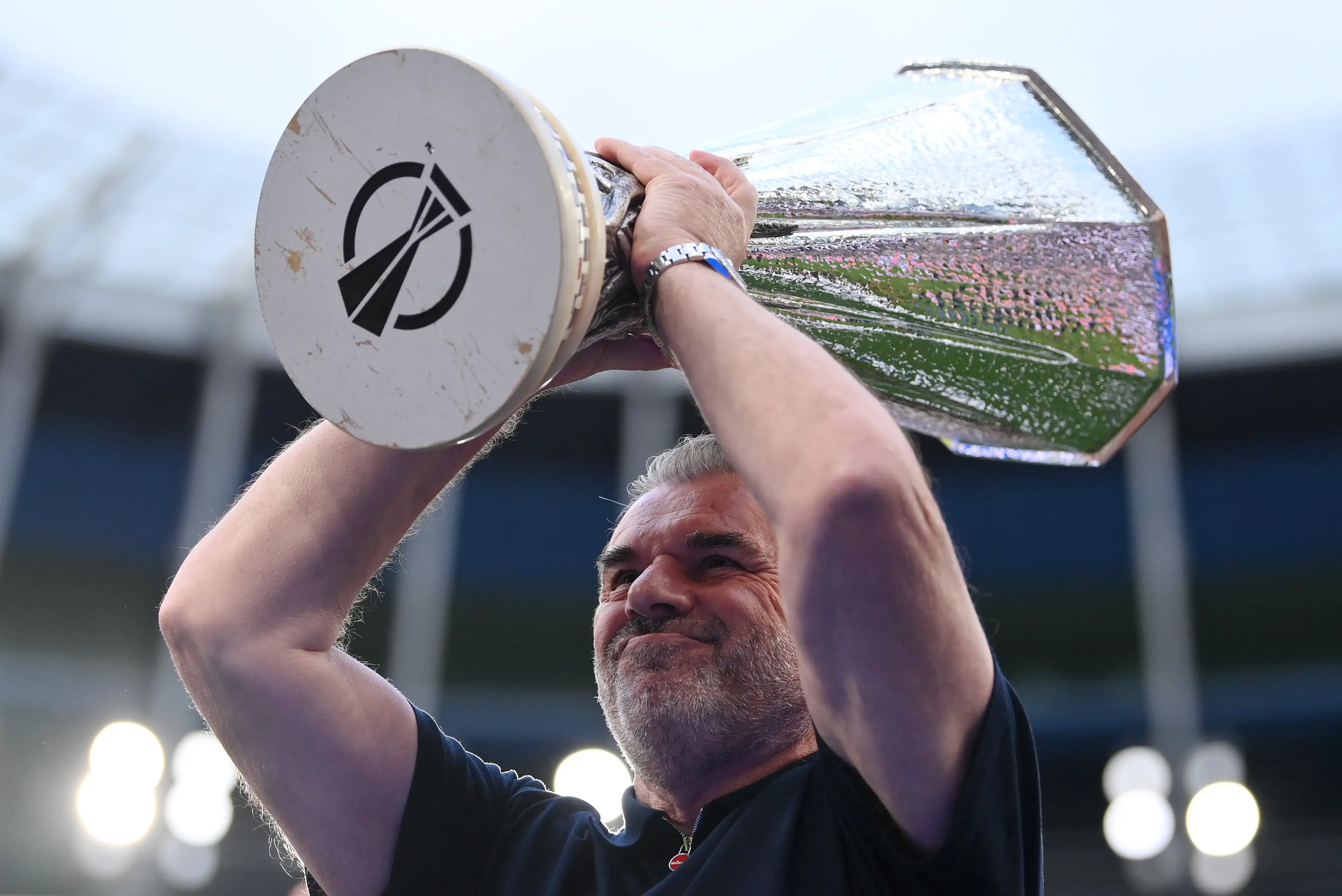 Ange Postecoglou lifting the Europa League trophy (Image: Getty)