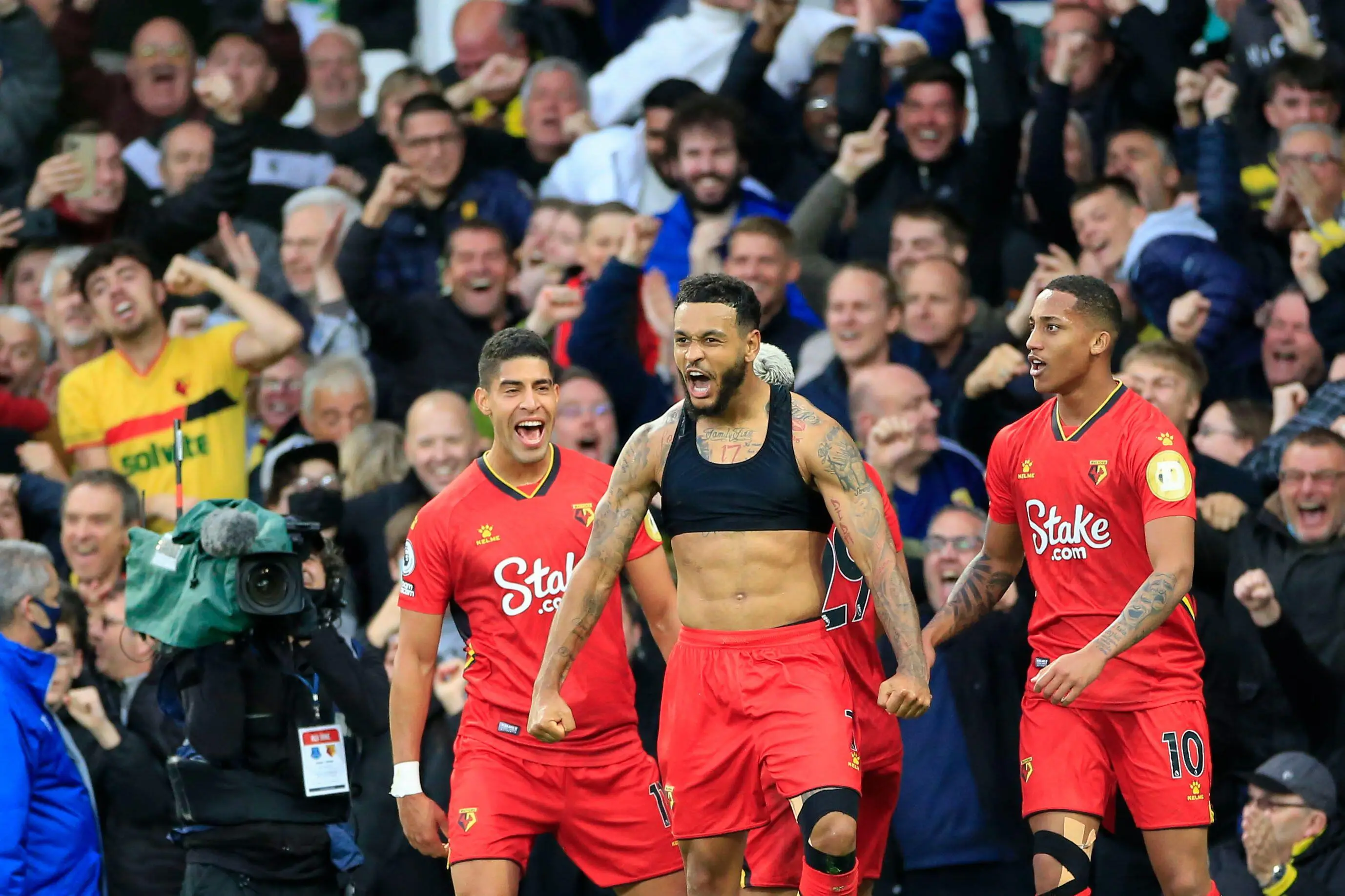 Watford celebrate going 4-2 up vs Everton. Image: PA Images