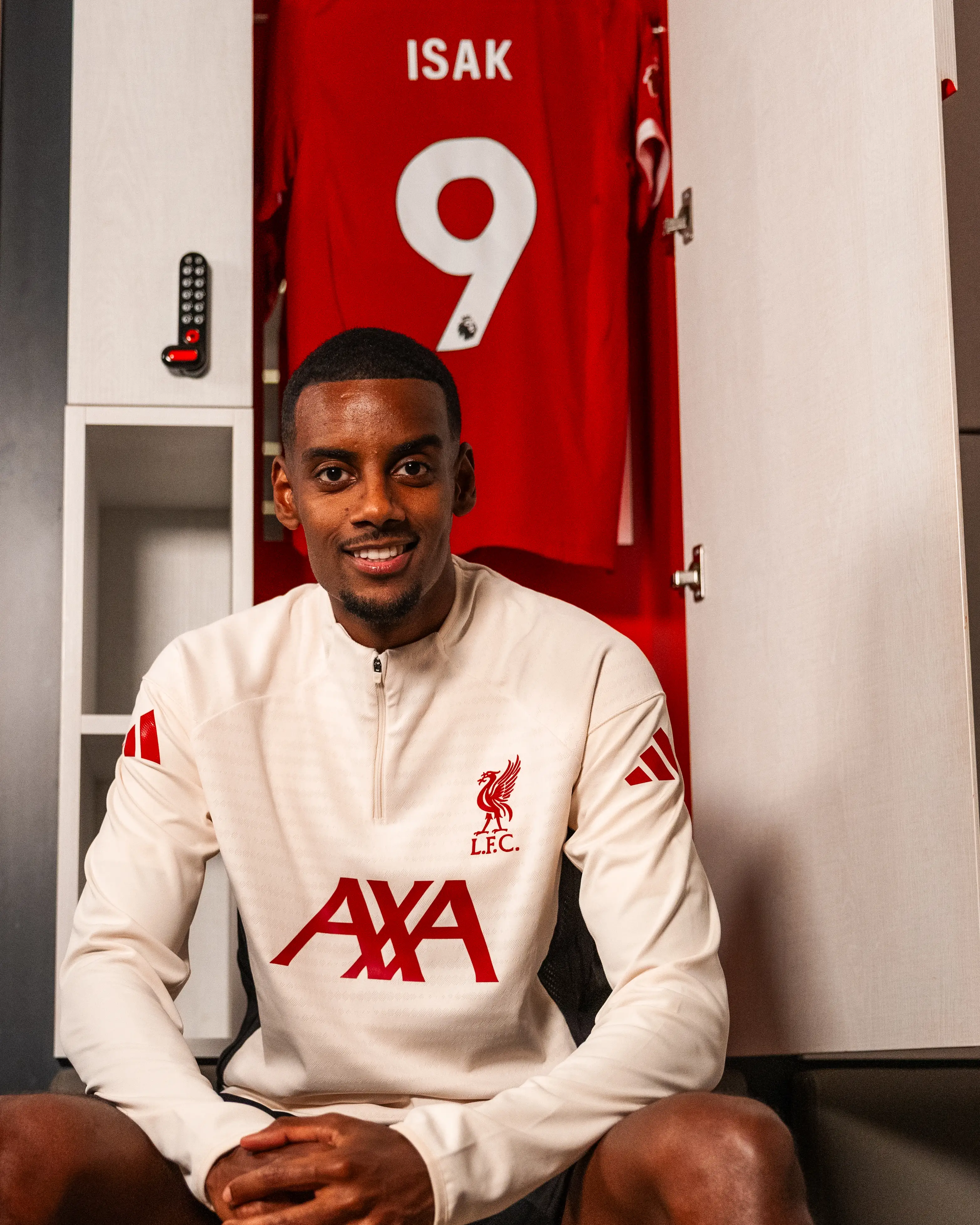 Alexander Isak will wear the No.9 shirt for Liverpool. Image: Getty