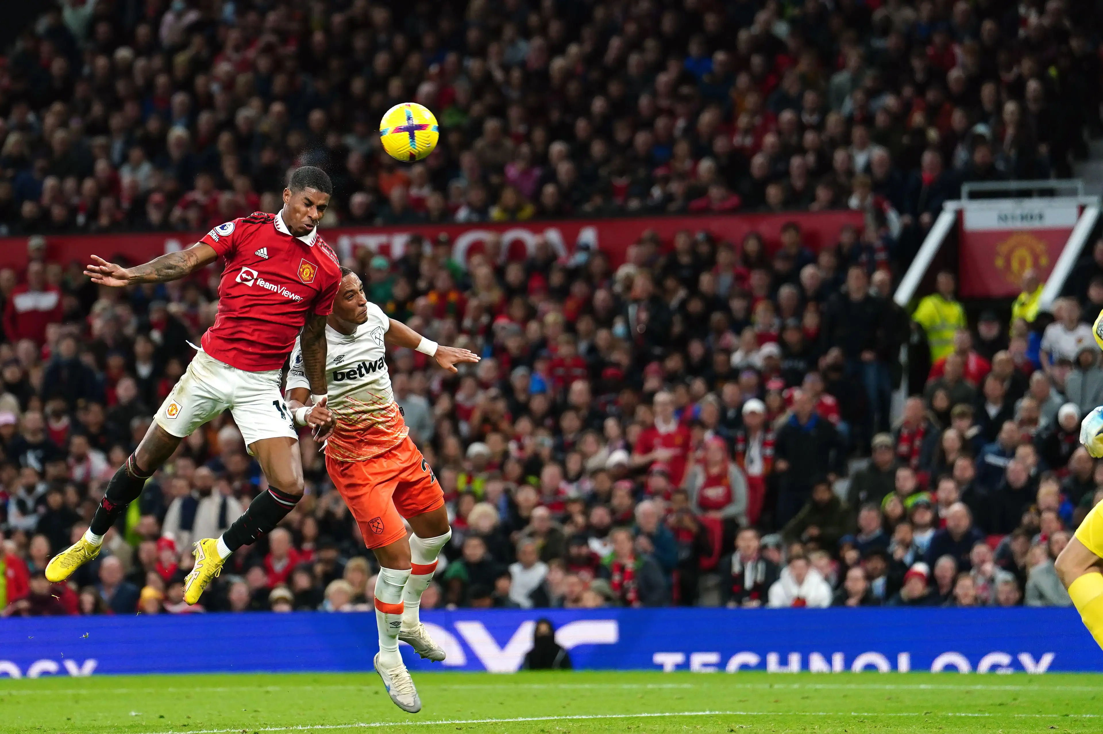 Marcus Rashford fires a bullet header into the back of the net to score his 100th Manchester United goal. (Alamy)