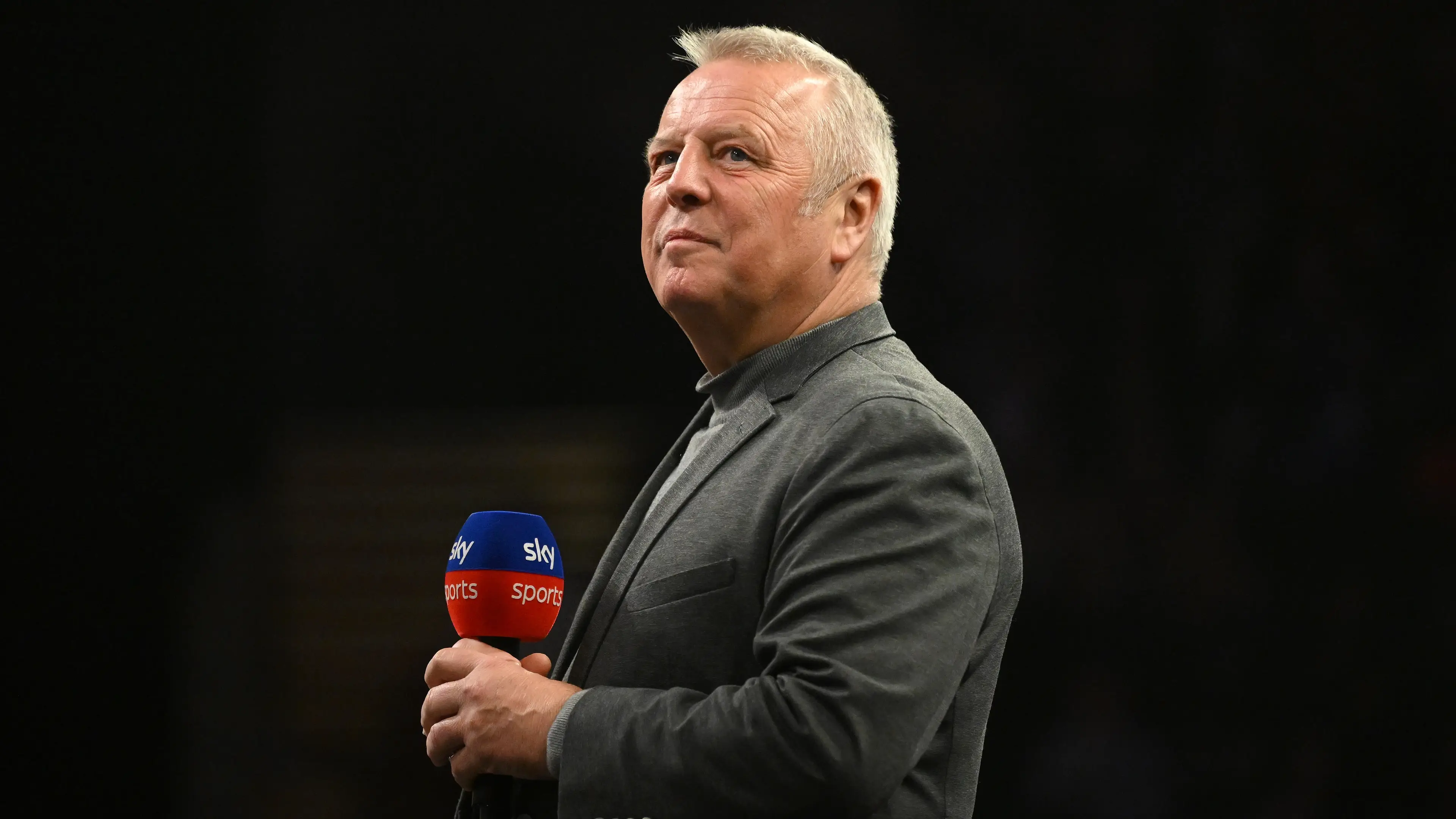 Darts MC Reveals Heartbreaking Reason for Retiring After Littler vs Van Veen