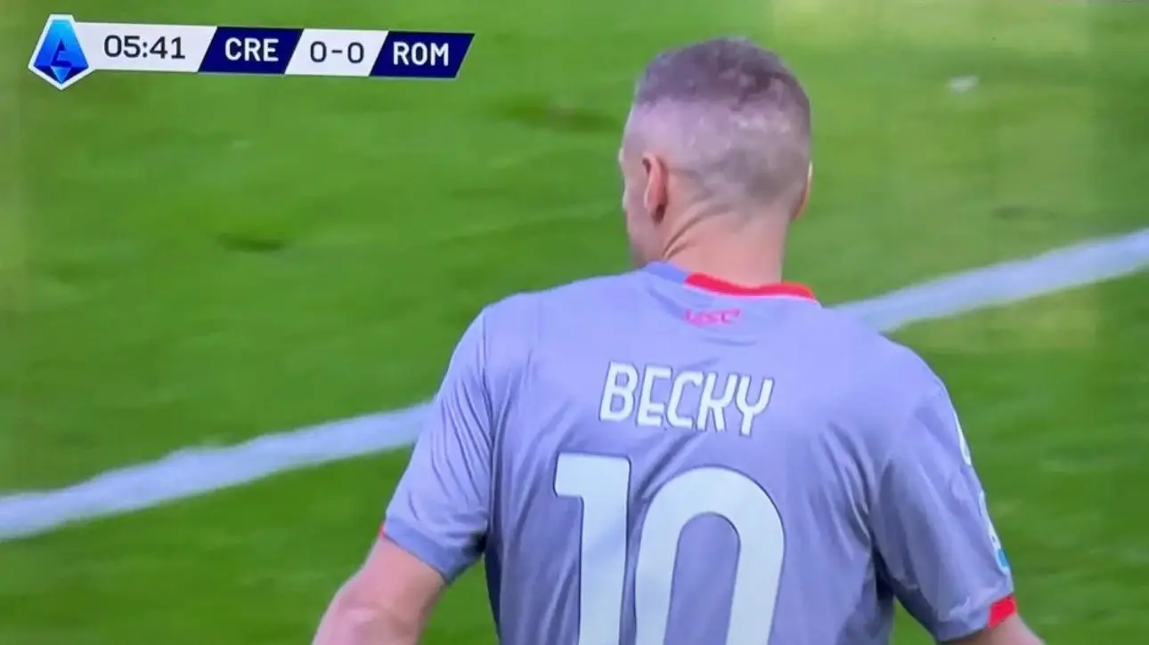 Jamie Vardy Wears ‘Becky’ On The Back Of His Cremonese Shirt vs Roma 