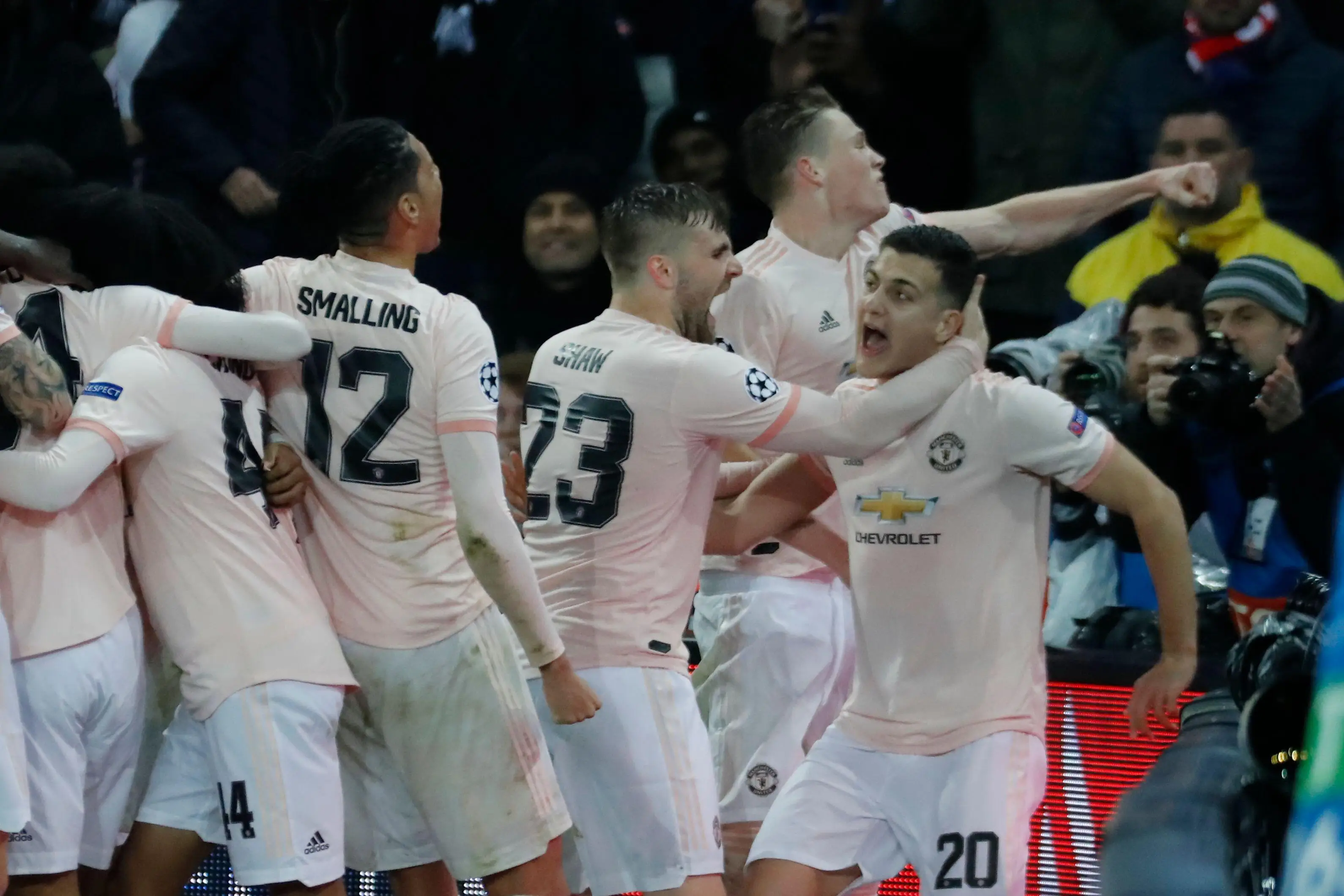 Manchester United's celebrations after Maarcus Rashford's late penalty goal to win against PSG. (Alamy)