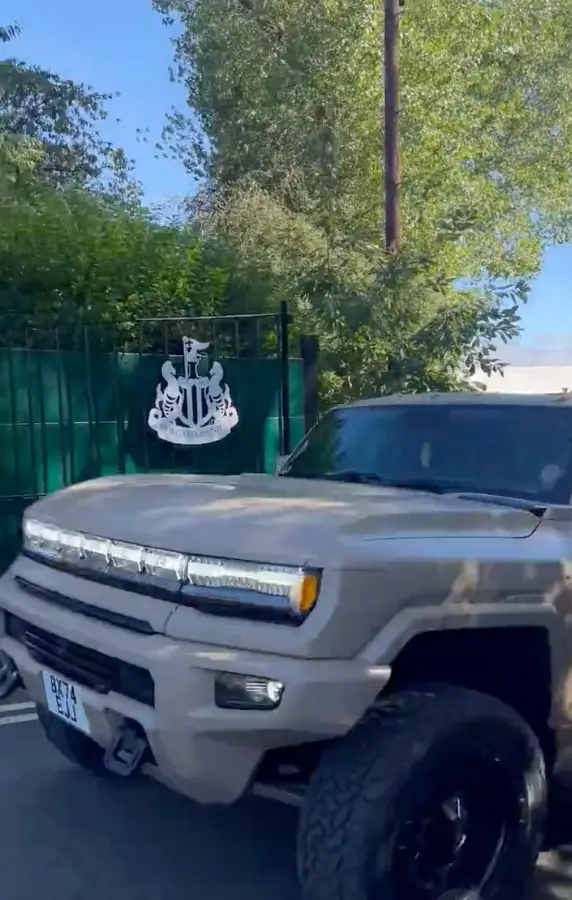 Image: X/@laurenback_