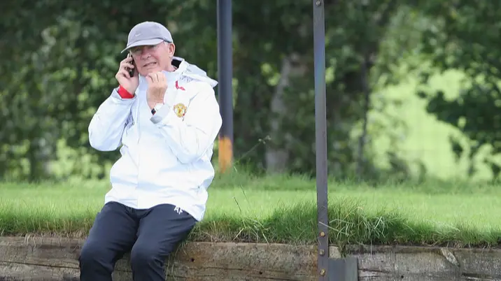 Sir Alex Ferguson phones up player Man Utd sold 11 years ago after admitting club should never have sold him