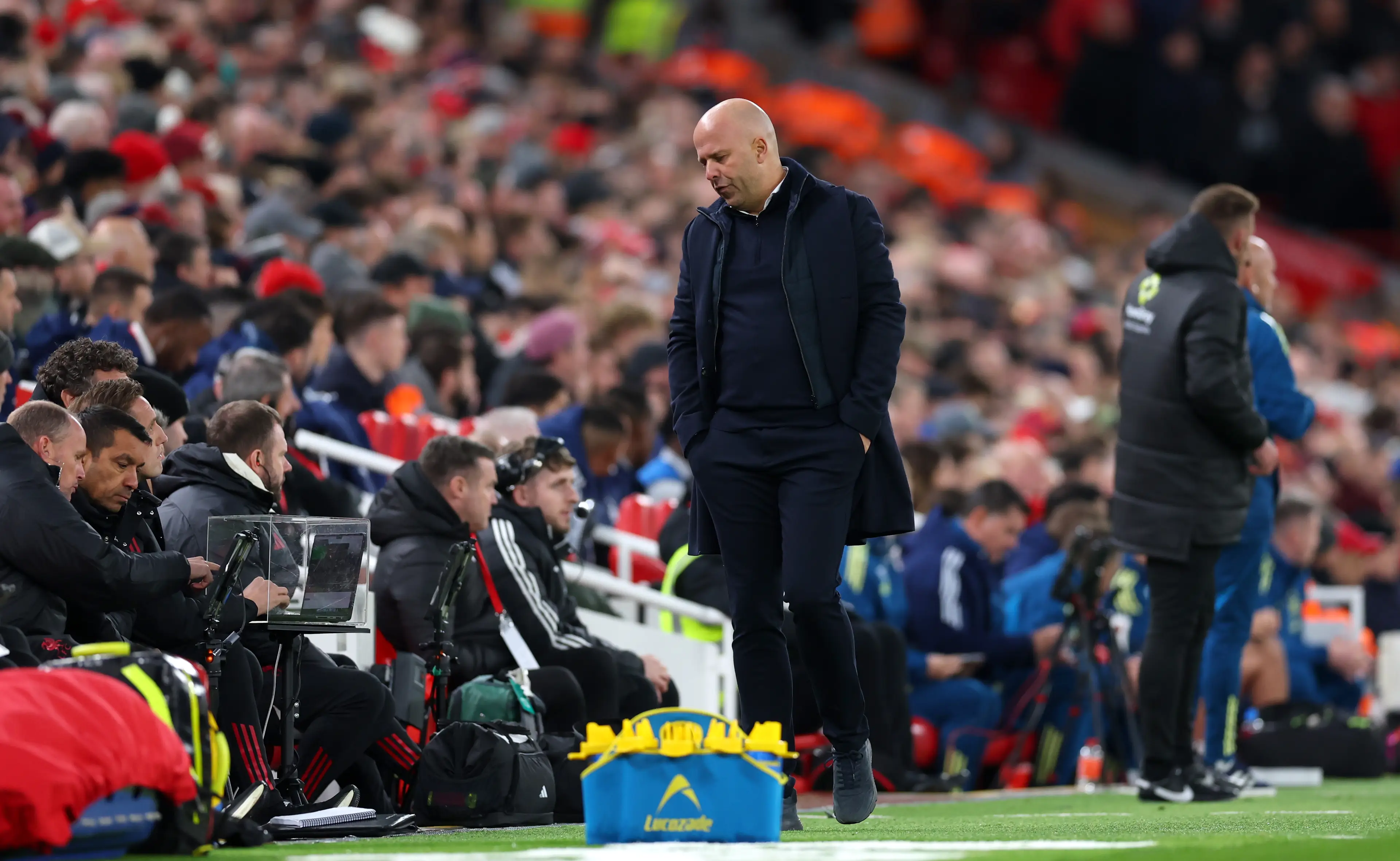 Arne Slot cuts a dejected figure against Nottingham Forest. Image: Getty 