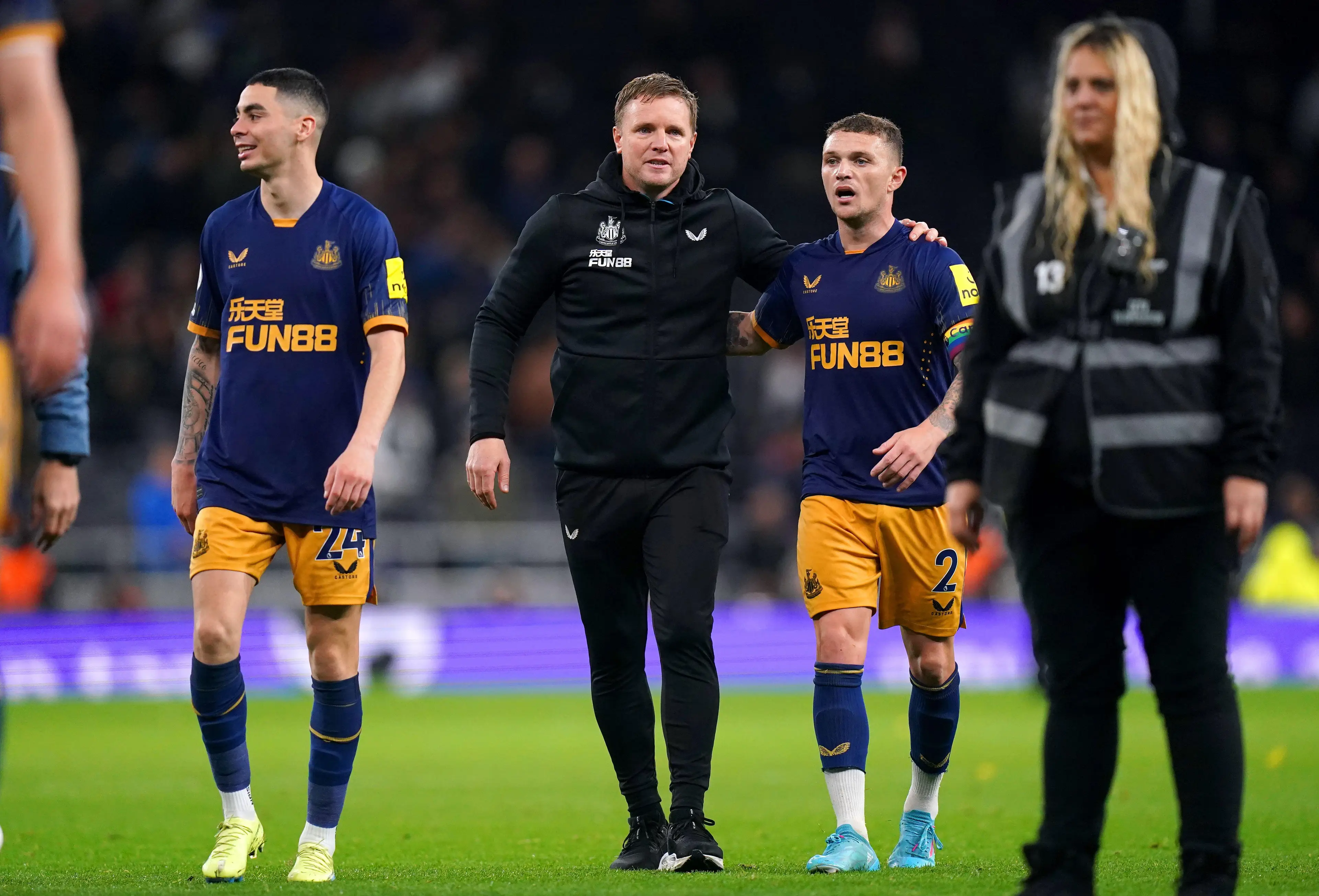 Newcastle United manager Eddie Howe (centre) hugs Kieran Trippier at the end of the Premier League match. (Alamy)