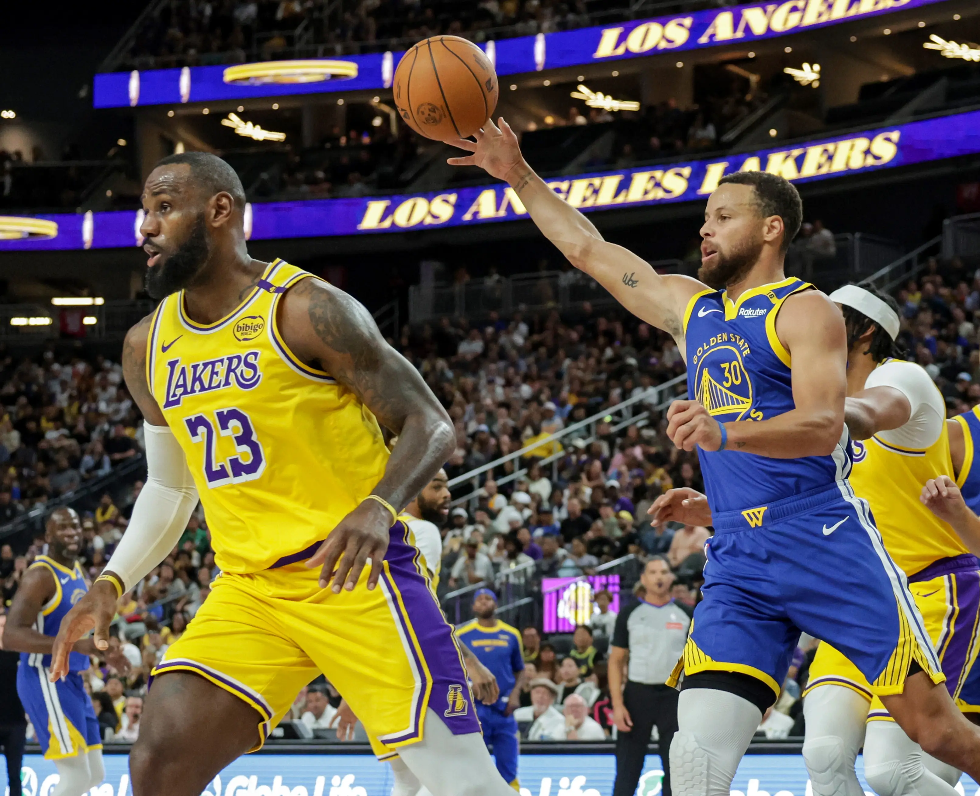 LeBron James and Steph Curry. (Image: Getty)