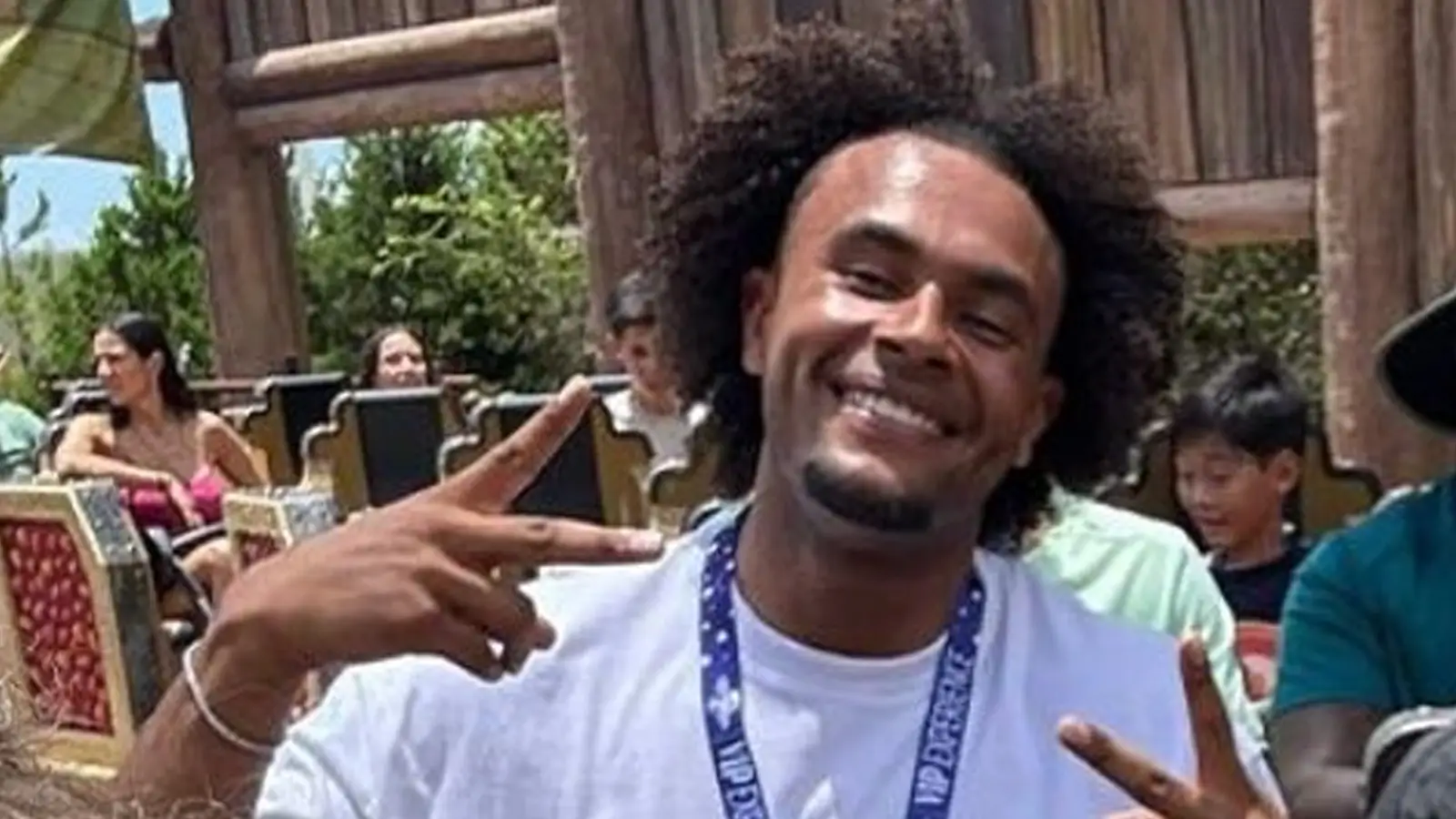 Man Utd fans excited after seeing who 'agent Joshua Zirkzee' is on holiday with as they beg him to secure deal