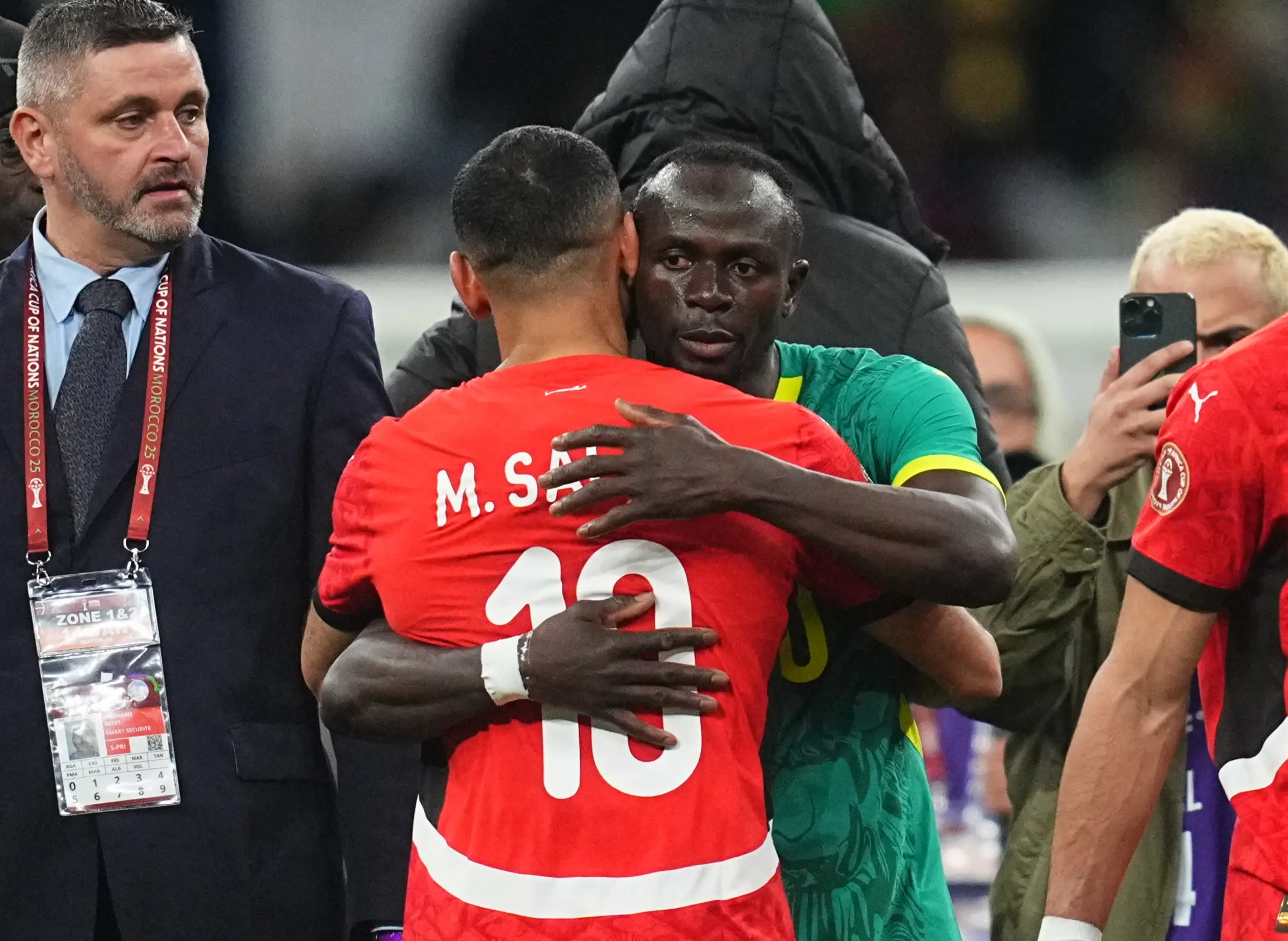 Former Liverpool teammates Mohamed Salah and Sadio Mane share a warm embrace. Image: Getty 