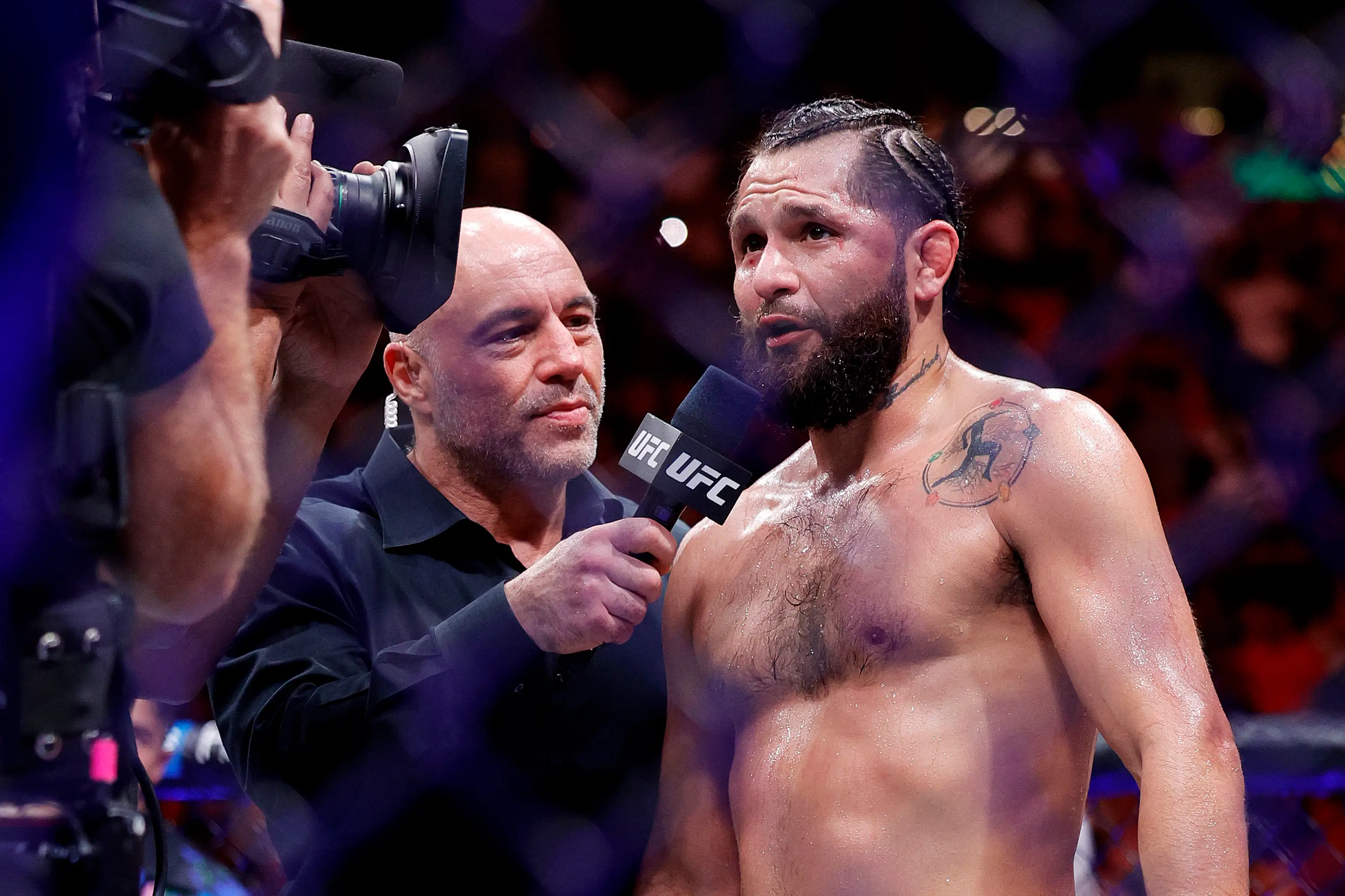 Joe Rogan interviews Jorge Masvidal at UFC 287. Image: Getty 