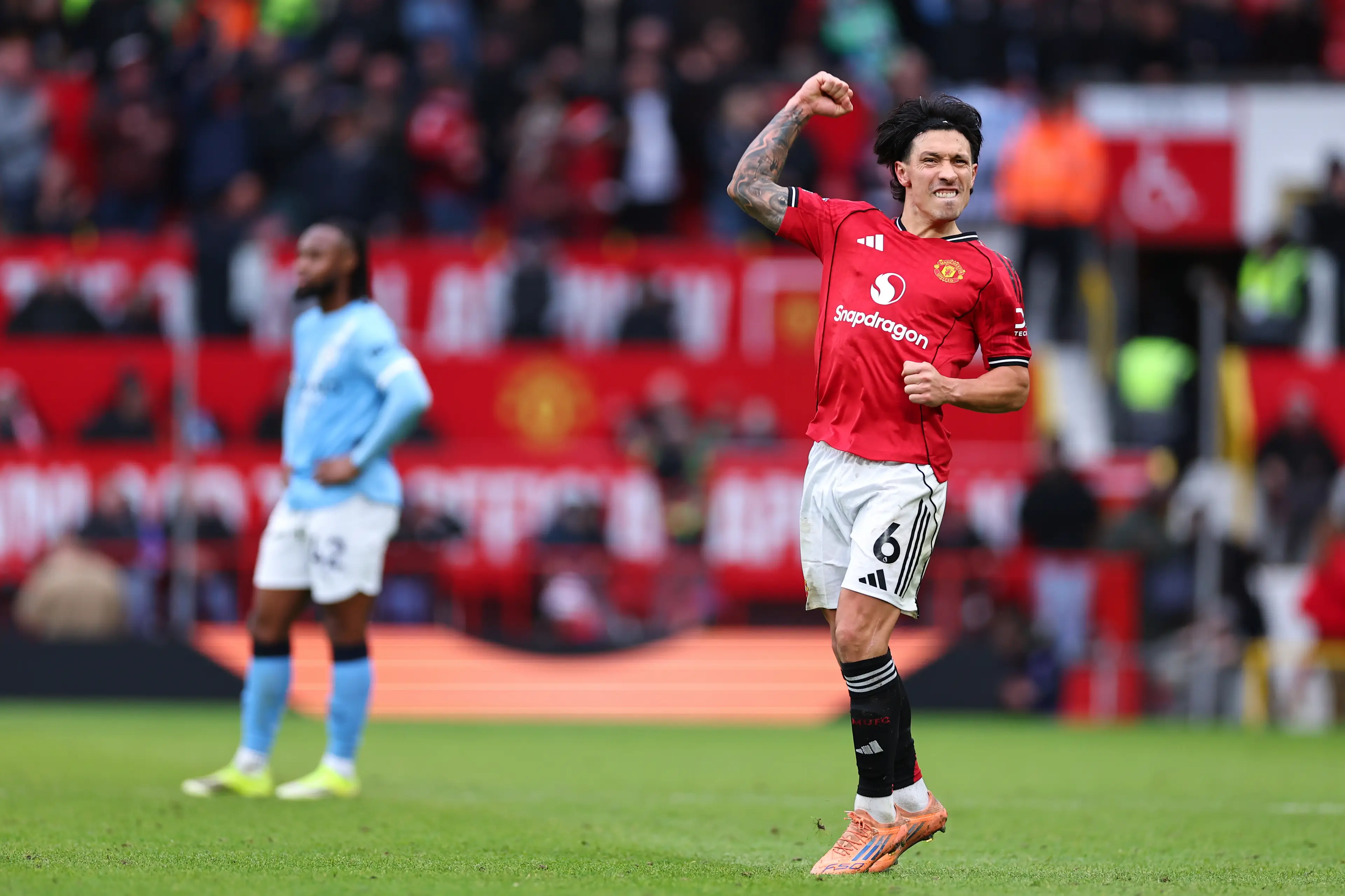 Lisandro Martinez helped Manchester United to a 2-0 win. Image: Getty
