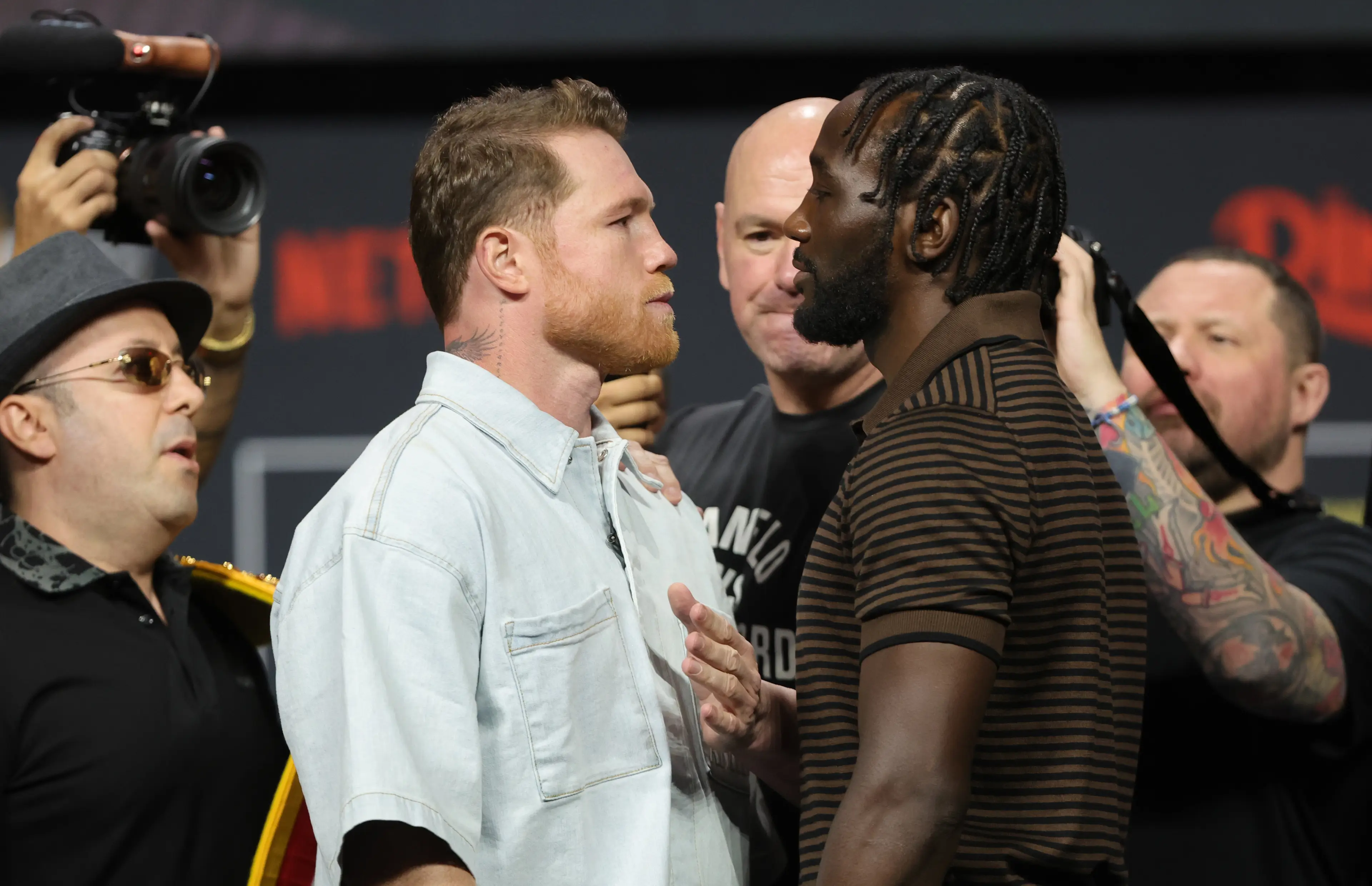 Canelo Alvarez and Terence Crawford. Image: Steve Marcus / Stringer via Getty