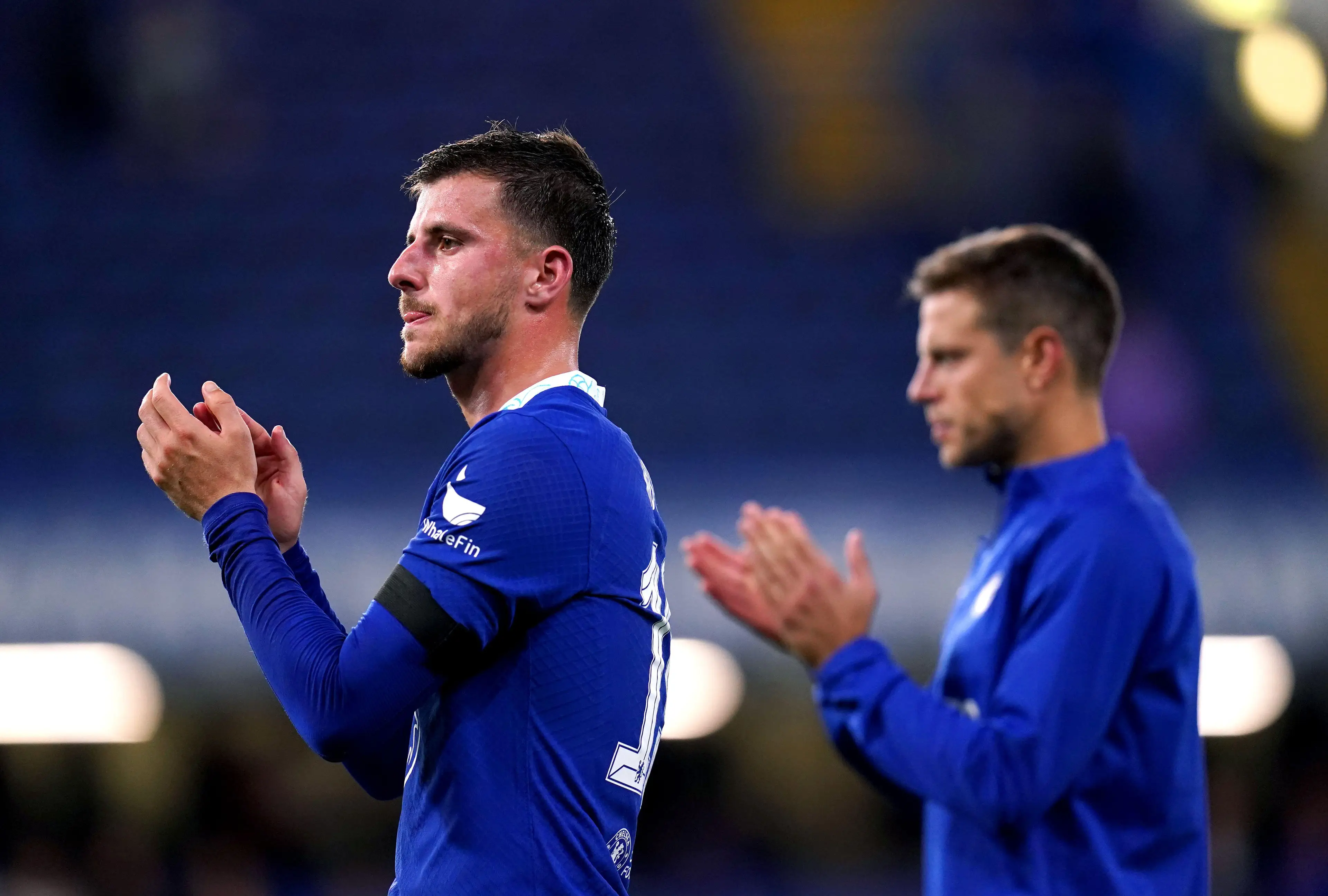 Mason Mount and Cesar Azpilicueta applaud the Chelsea fans after the FC Salzburg game. (Alamy)