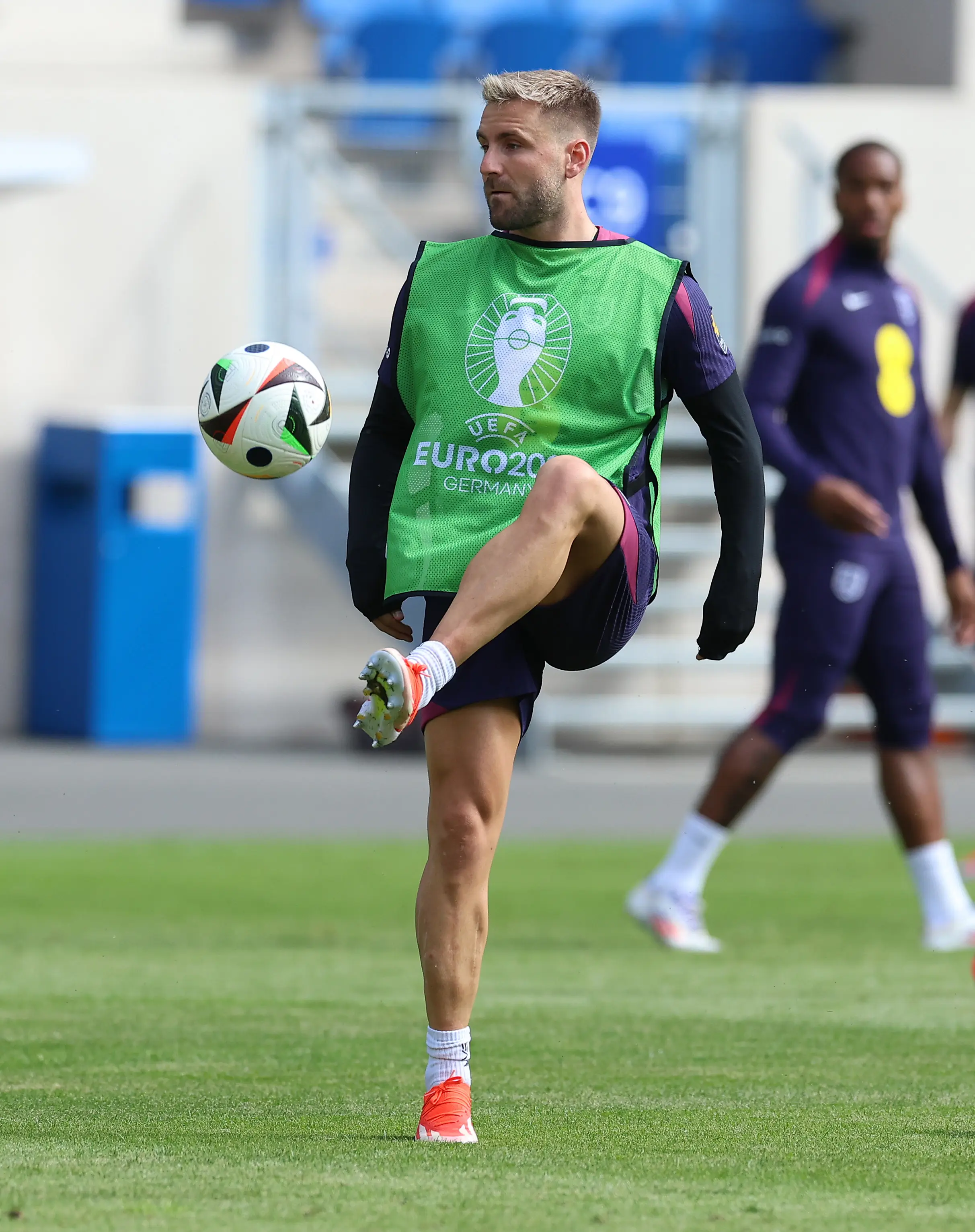 Shaw trained in a green bib on Tuesday (Getty)