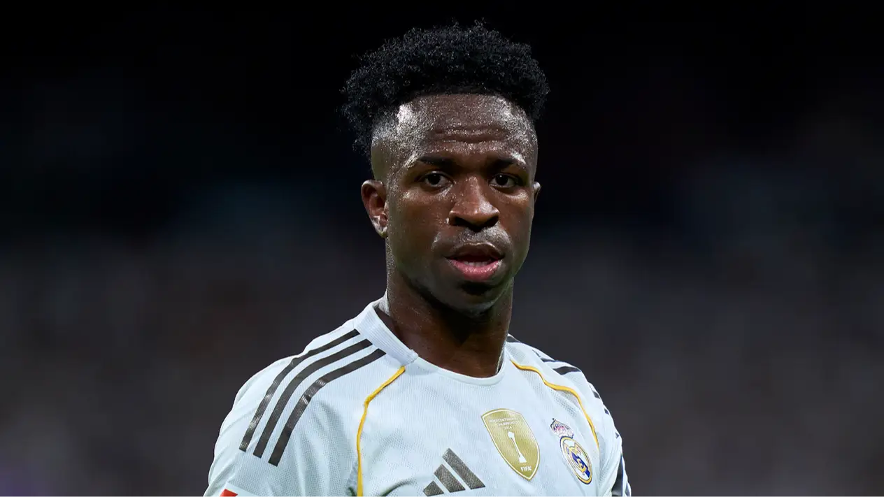 Vinicius Jr Issues Public Apology to Girlfriend After 'Disappointing Her'