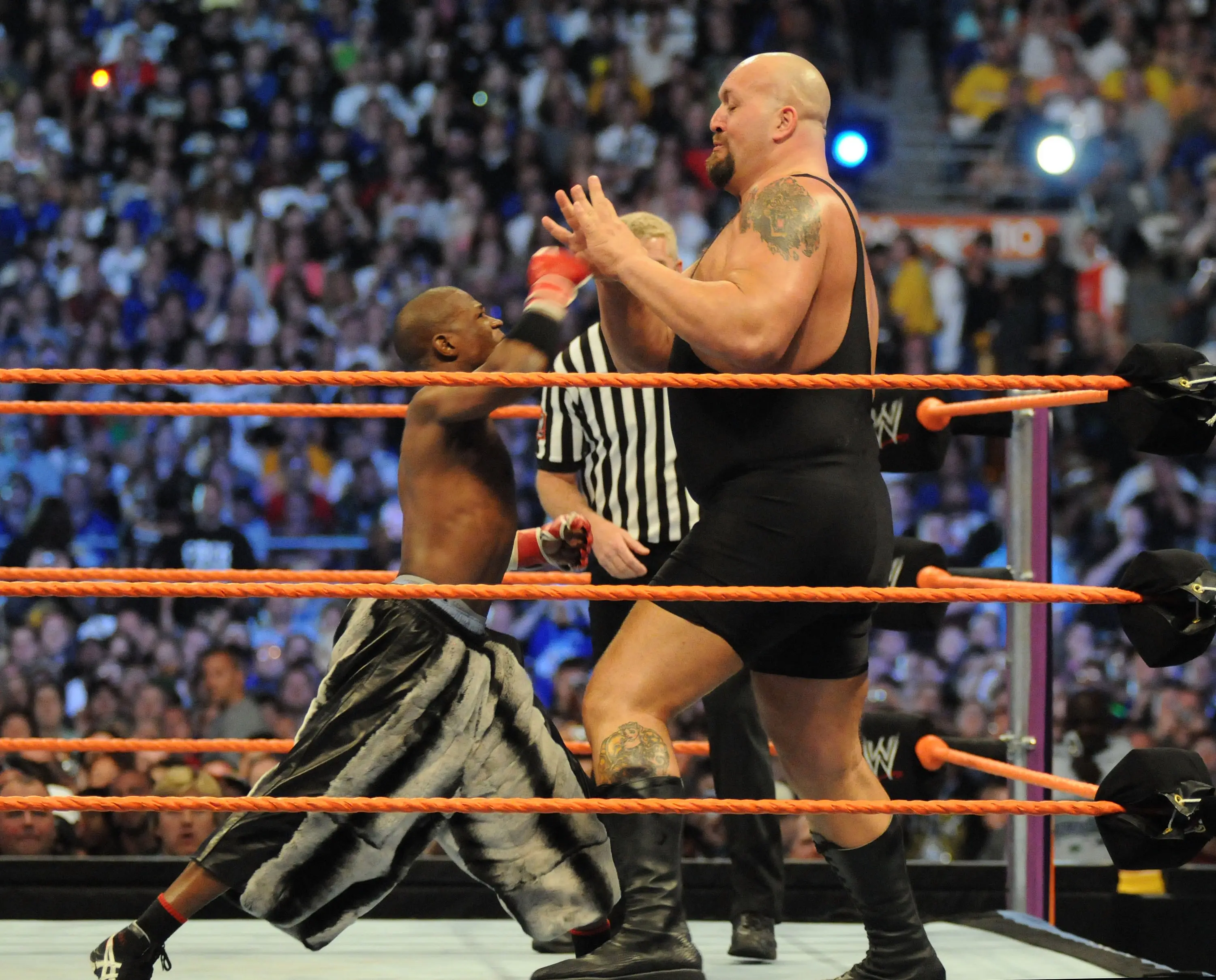 Big Show and Mayweather squared off at WrestleMania 24. Image: Getty